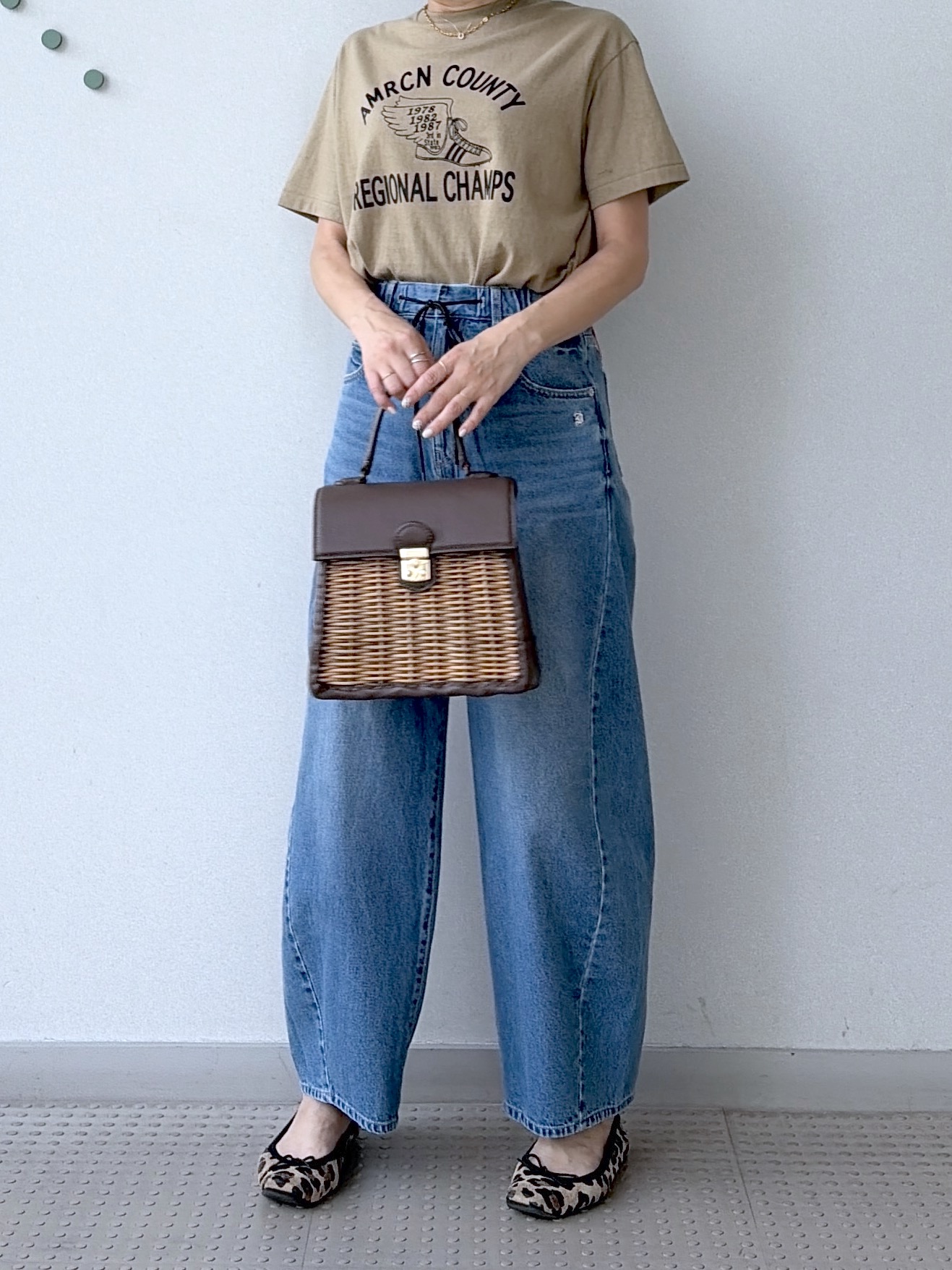 yoshikadoさんの「DRESSTERIOR｜◆Americana（アメリカーナ）Tシャツ」を使ったコーディネート