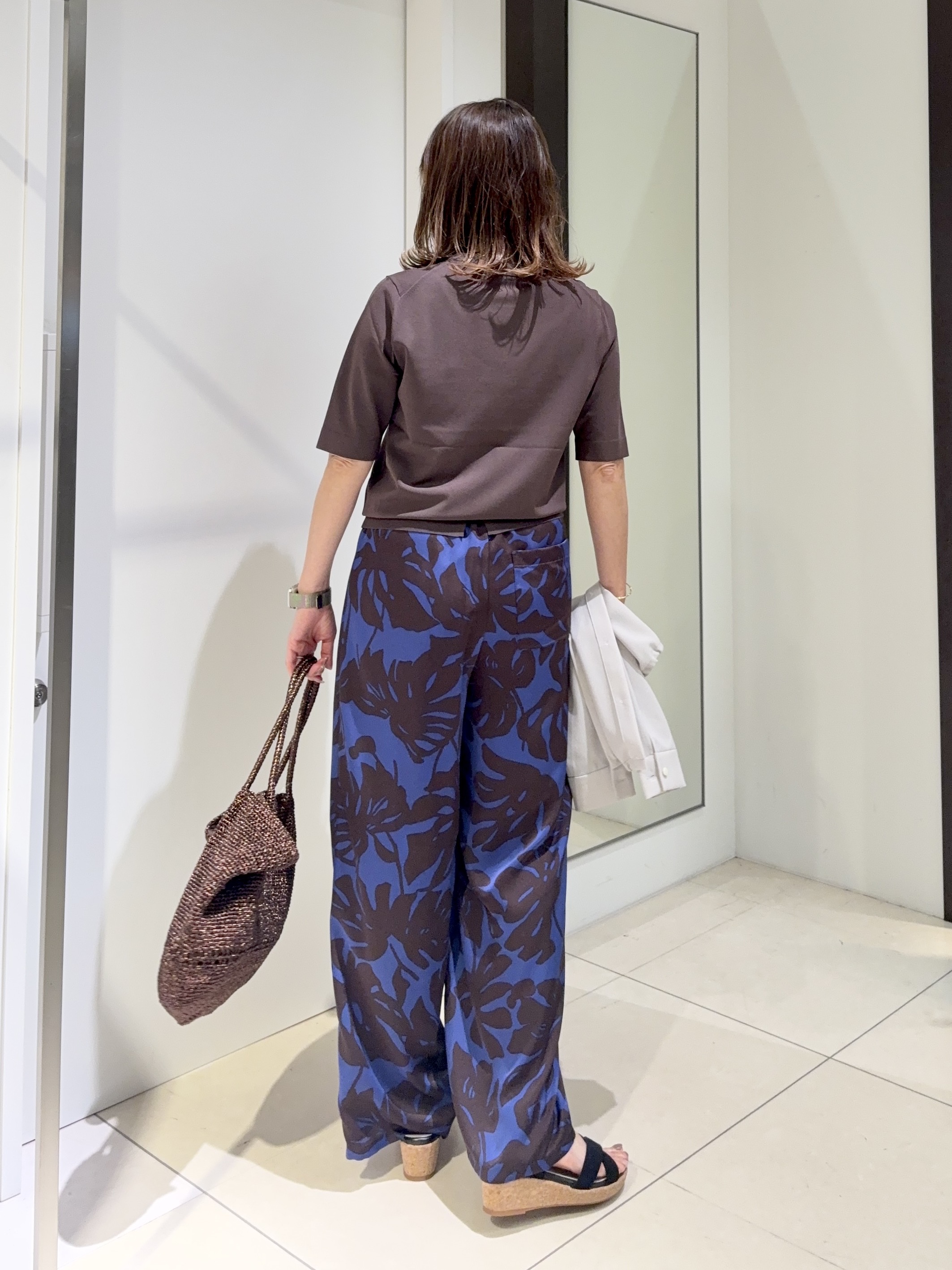 tomoさんの「UNTITLED｜【秋羽織り/セットアップ可/UVカット】エアリークールドロストシャツ」を使ったコーディネート