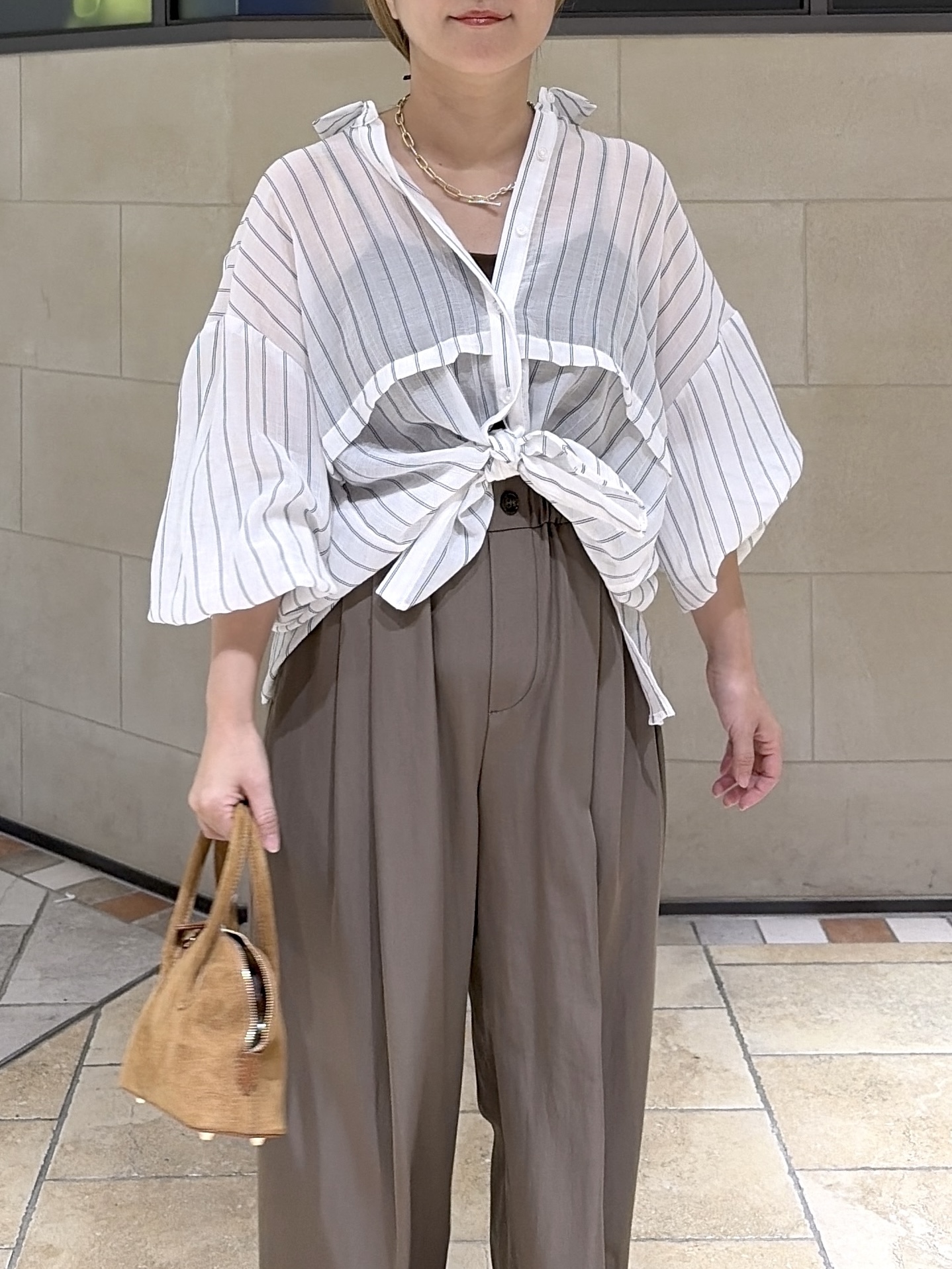 よねさんの「INDIVI｜シアーストライプ 切替タックシャツ」を使ったコーディネート