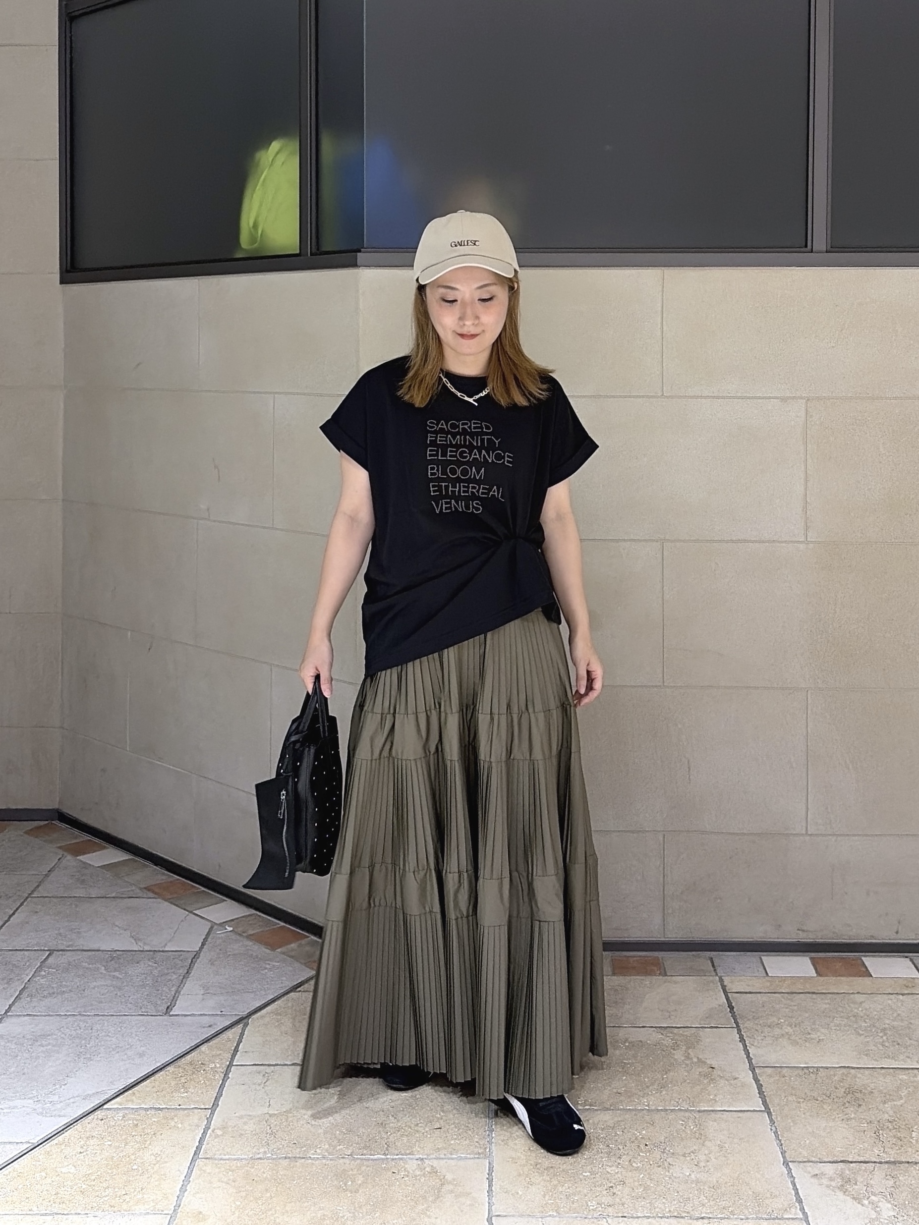 よねさんの「INDIVI｜刺繍フレーズTシャツ【再入荷】」を使ったコーディネート