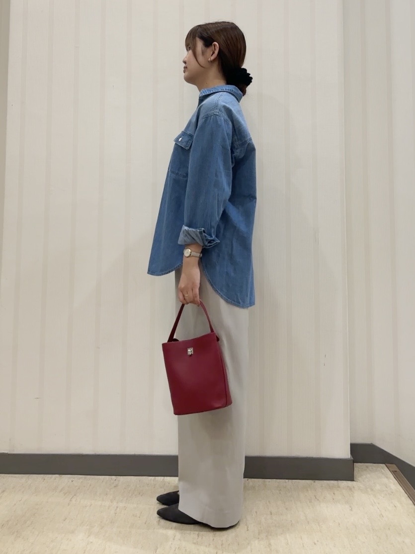 ちひさんの「INDIVI｜【洗える／体型カバー】ライトデニム ワークシャツ」を使ったコーディネート
