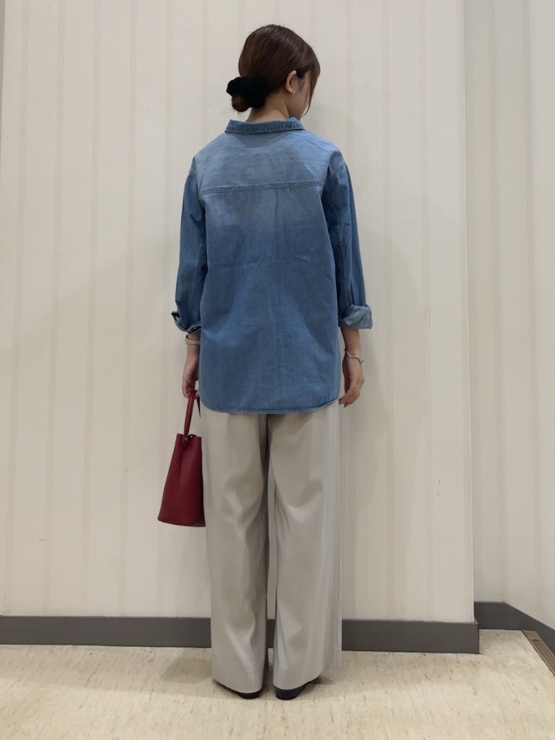 ちひさんの「INDIVI｜【洗える／体型カバー】ライトデニム ワークシャツ」を使ったコーディネート