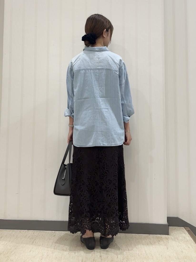 ちひさんの「INDIVI｜【洗える／トレンド】リーフ柄レーススカート」を使ったコーディネート