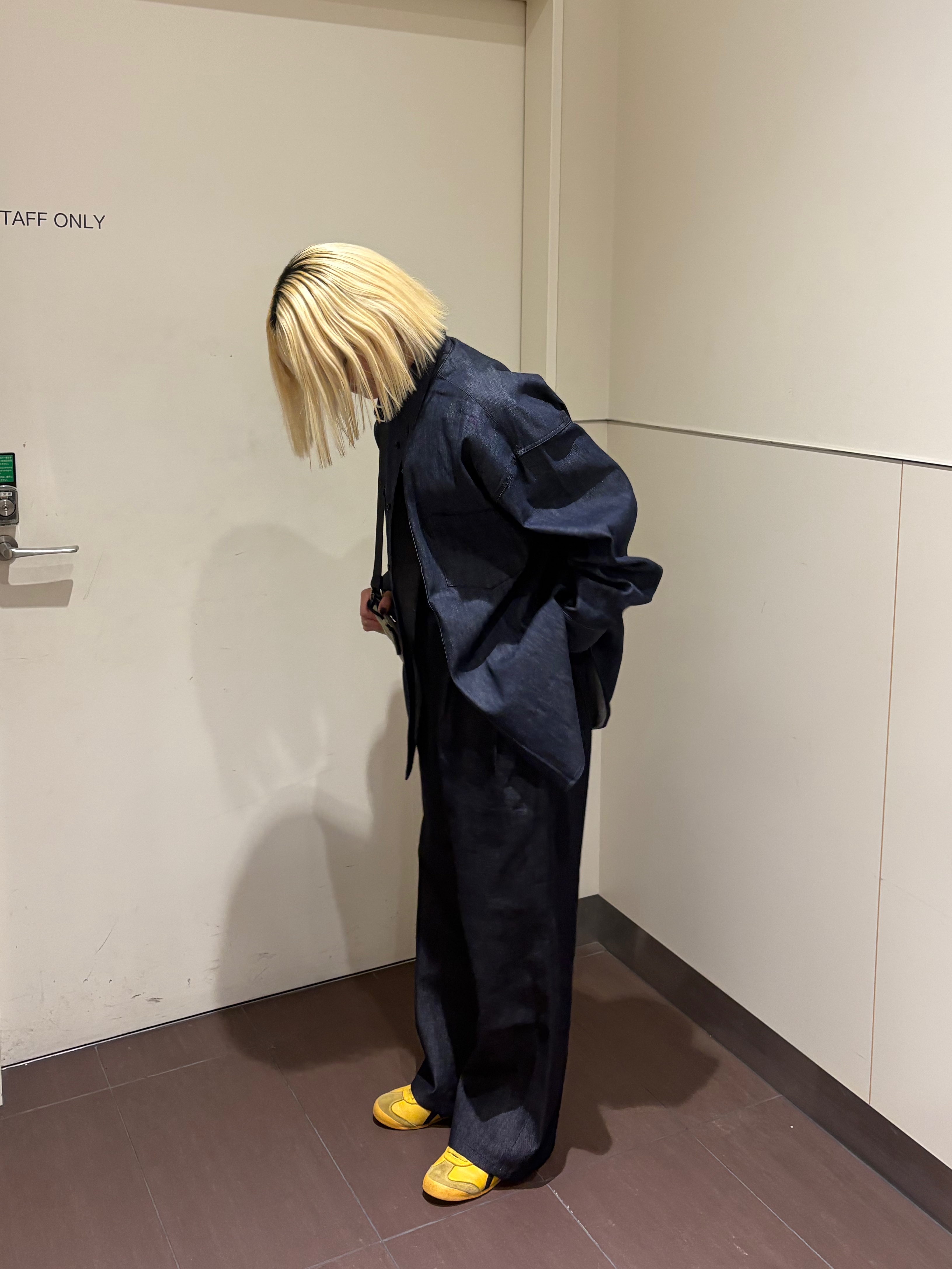 HAMAMIYUさんの「tk.TAKEO KIKUCHI｜【色褪せしにくいデニム】Comfy Fadeless Denim Seriesデニムシャツ」を使ったコーディネート