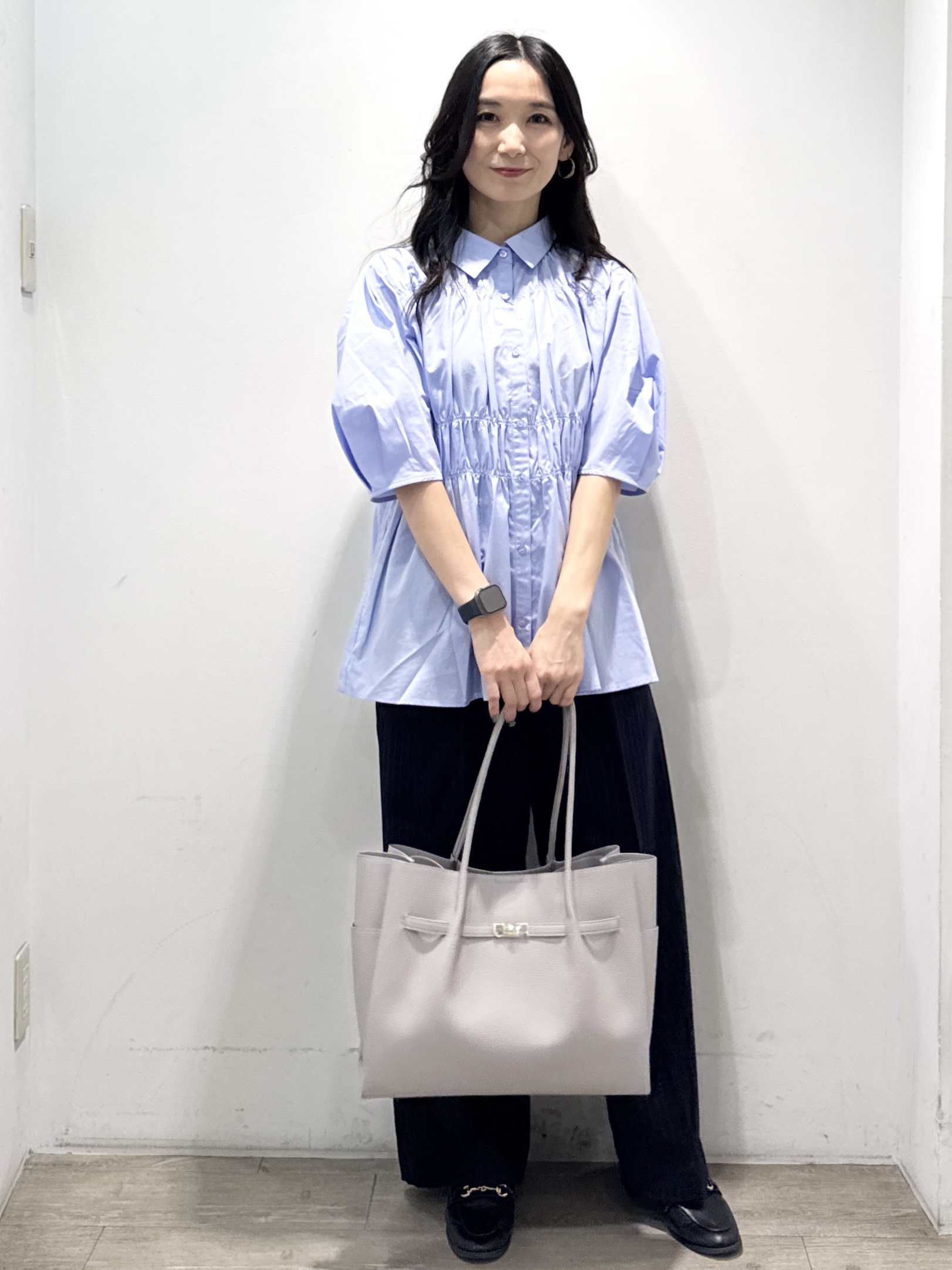 yuicciさんの「OPAQUE.CLIP｜シャーリングブラウス【洗濯機OK】」を使ったコーディネート