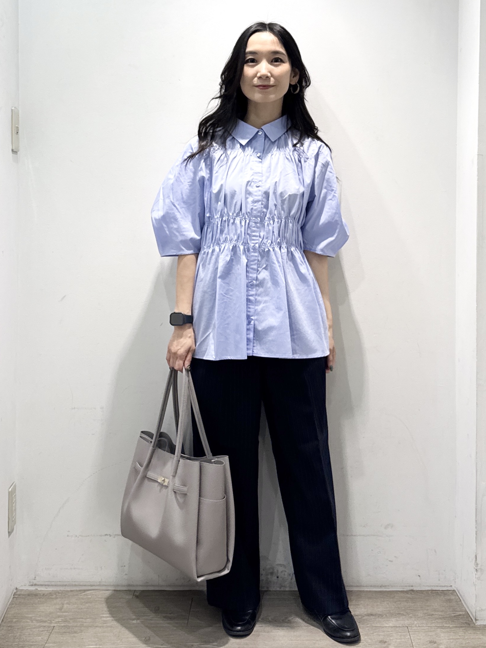 yuicciさんの「OPAQUE.CLIP｜シャーリングブラウス【洗濯機OK】」を使ったコーディネート