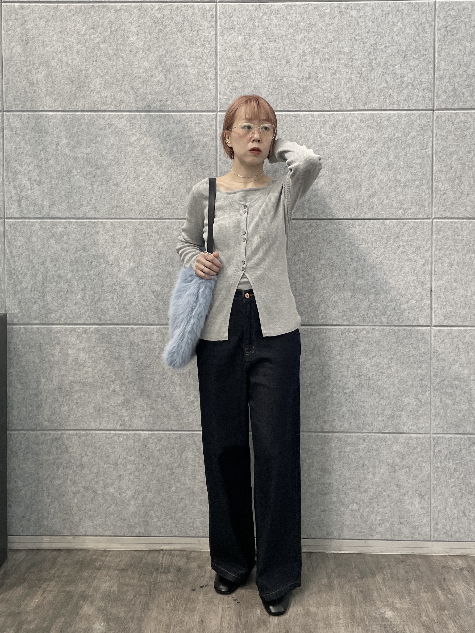 mikuさんの「INDIVI｜サイドギャザー ワイドデニム」を使ったコーディネート