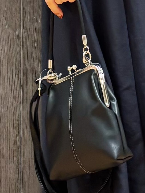 meiさんの「SHOO･LA･RUE｜【セットアップ可/S-LL】モールチェックで上品に タックスリーブ ブラウス」を使ったコーディネート