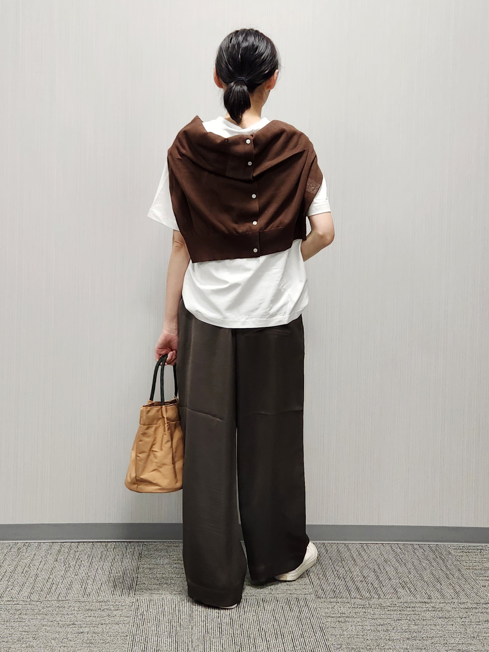 naraさんの「Dessin｜ペーパータッチ クルーネックカーディガン」を使ったコーディネート