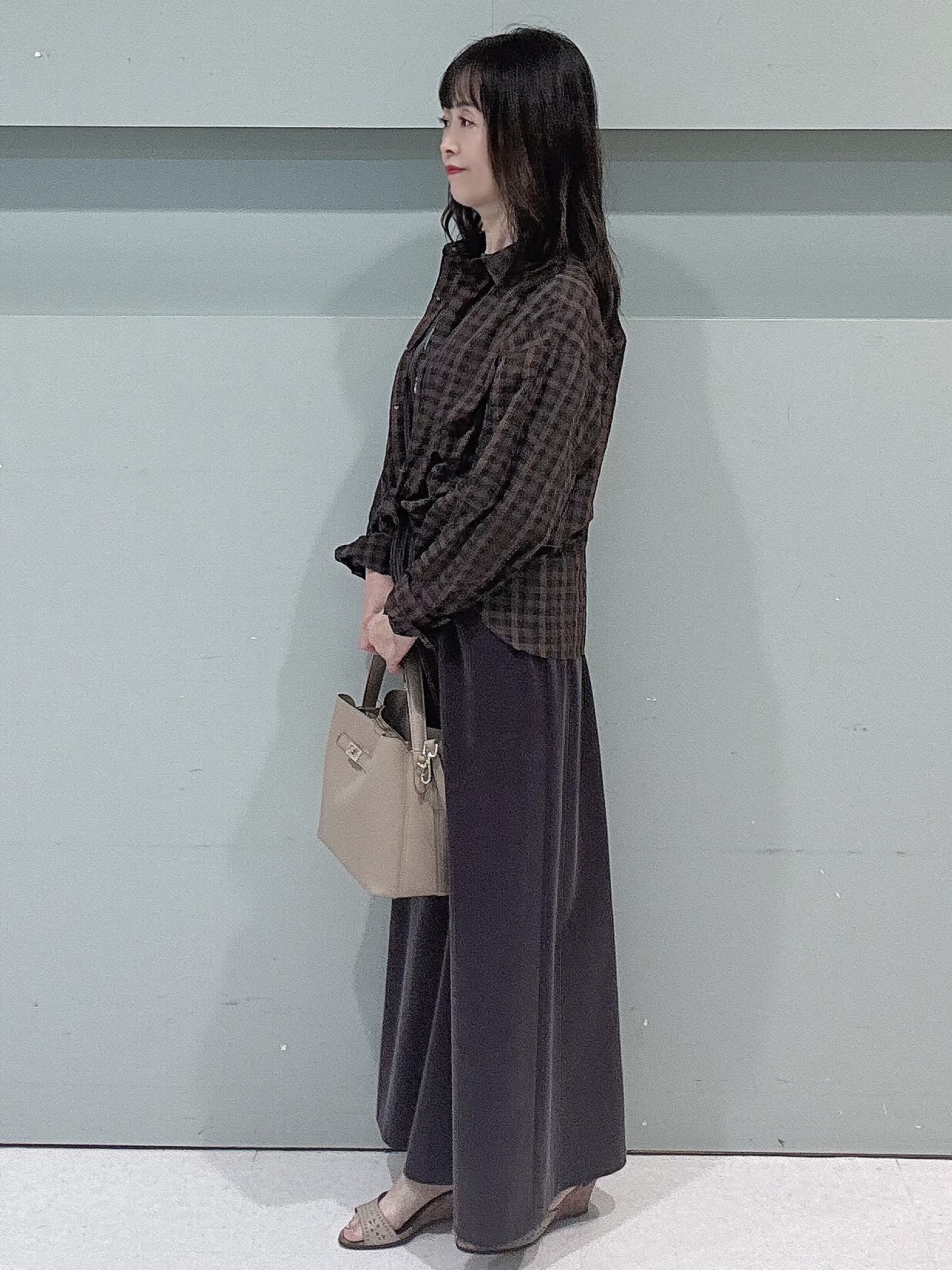 makiさんの「UNTITLED｜シアーチェックシャツブラウス」を使ったコーディネート