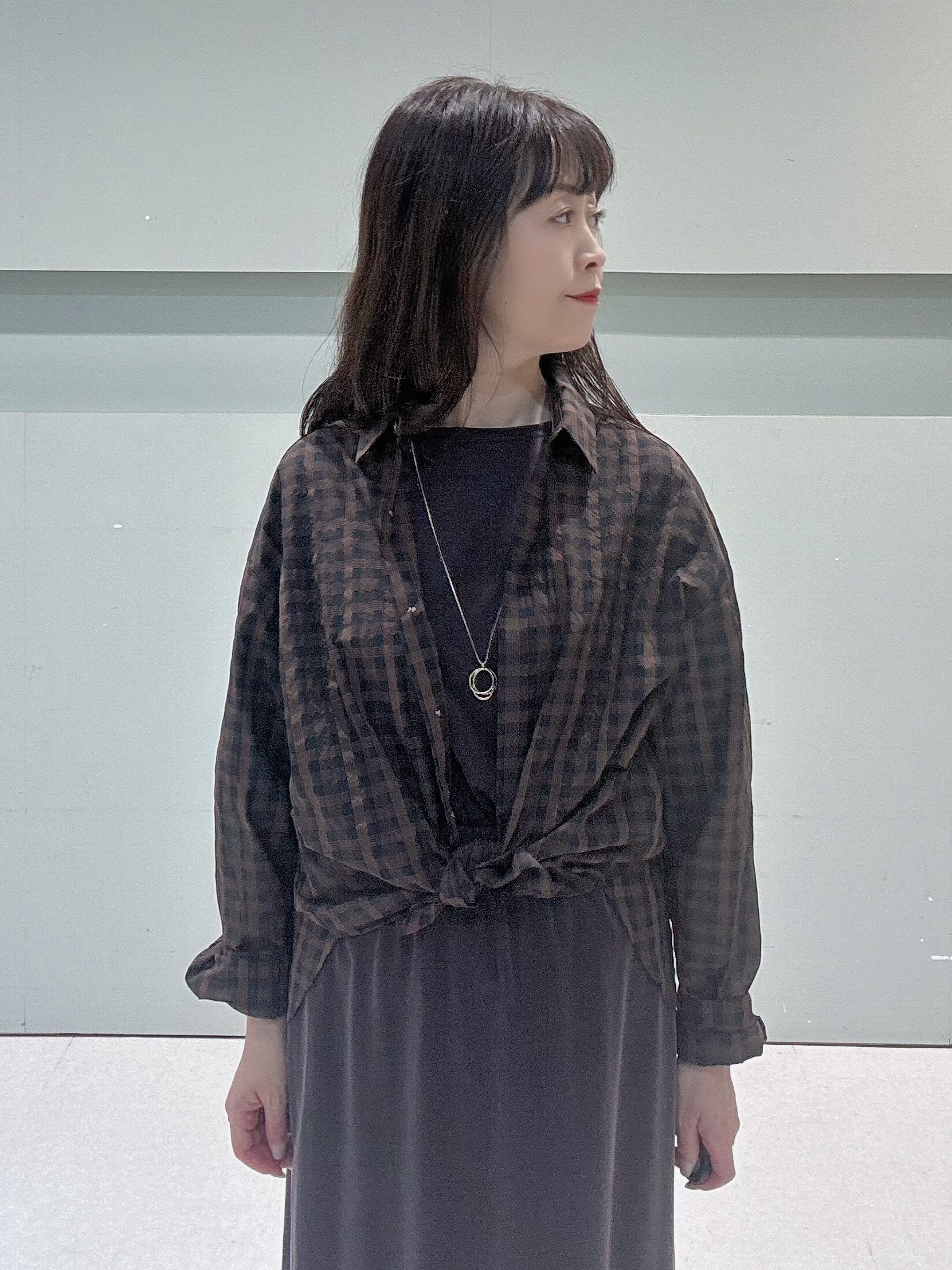 makiさんの「UNTITLED｜シアーチェックシャツブラウス」を使ったコーディネート
