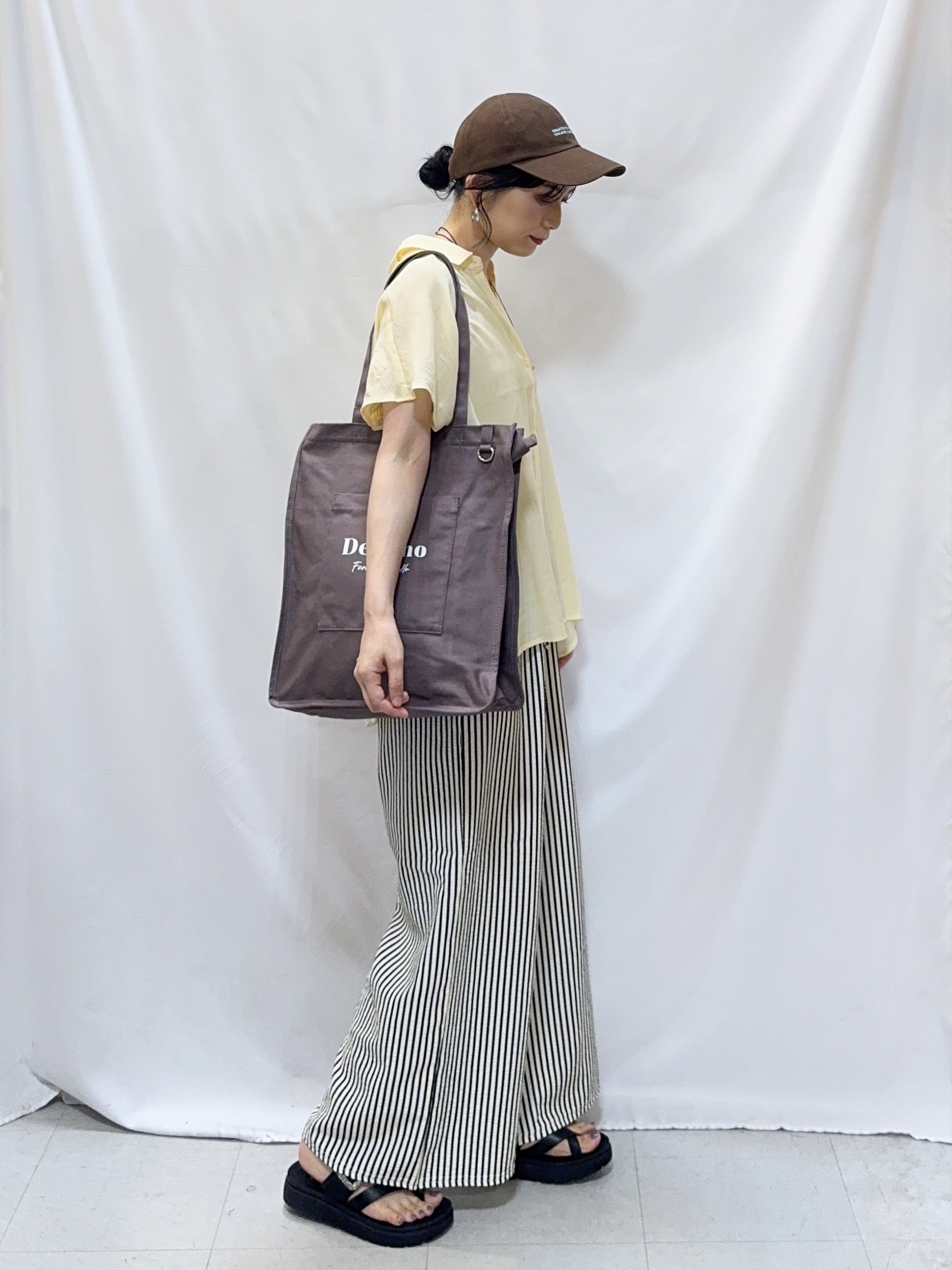 𝐇𝐢𝐫𝐨𝐦𝐢さんの「SHOO･LA･RUE｜【ひんやり/UV】ほんのりシアーで上品な バックギャザーブラウス」を使ったコーディネート