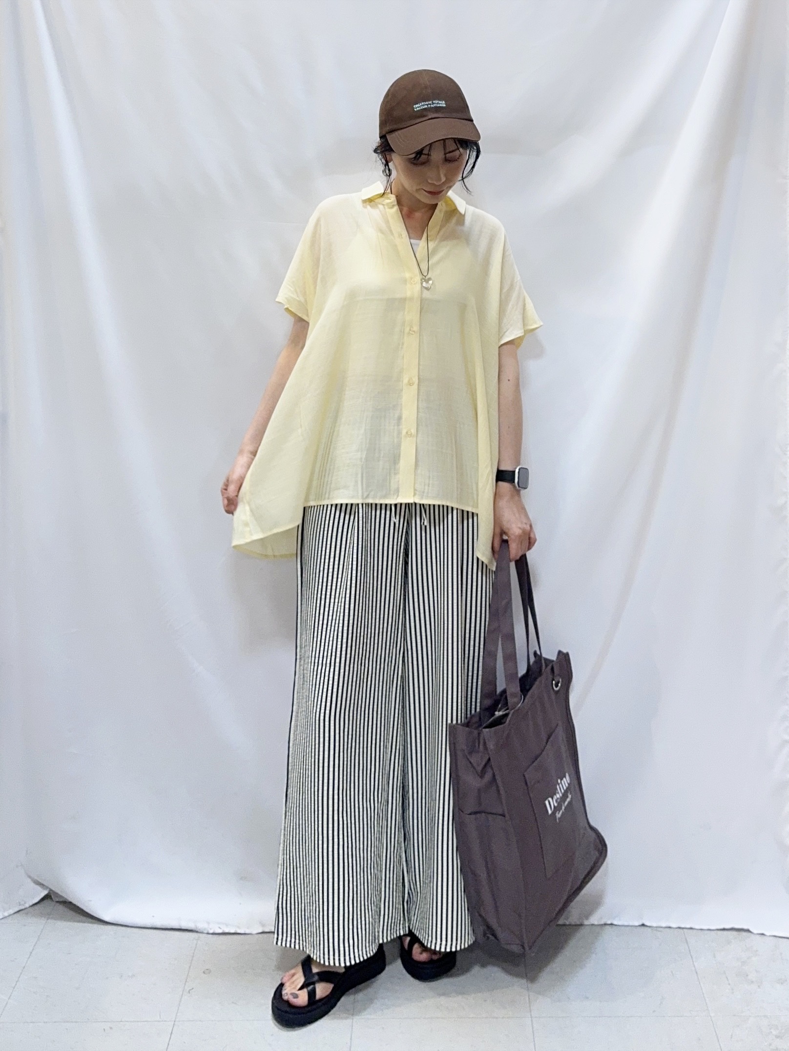 𝐇𝐢𝐫𝐨𝐦𝐢さんの「SHOO･LA･RUE｜【ひんやり/UV】ほんのりシアーで上品な バックギャザーブラウス」を使ったコーディネート