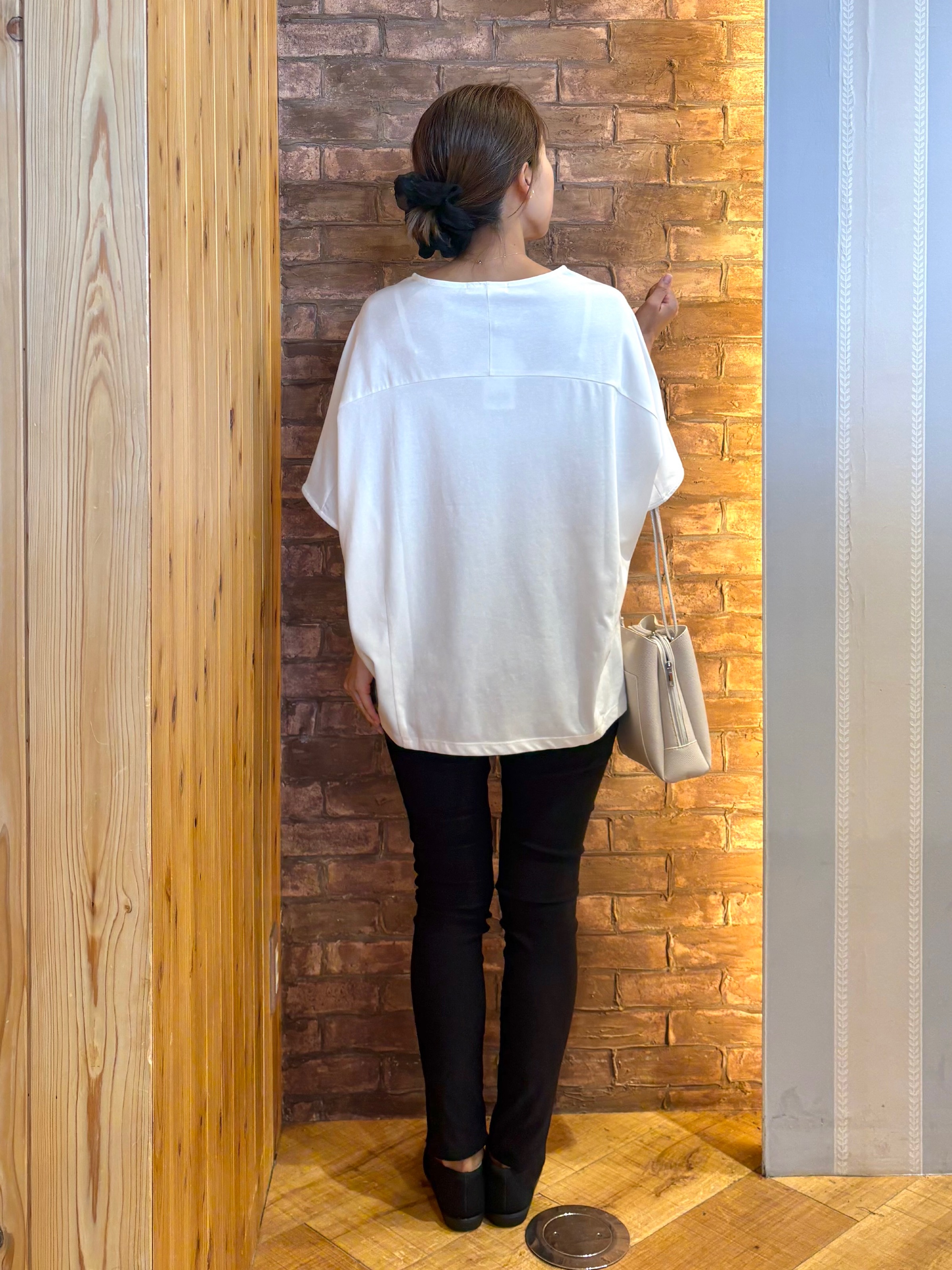 mieさんの「SHOO･LA･RUE｜【ひんやり/体型カバー】インせず着られる 上品見えのドルマントップス」を使ったコーディネート