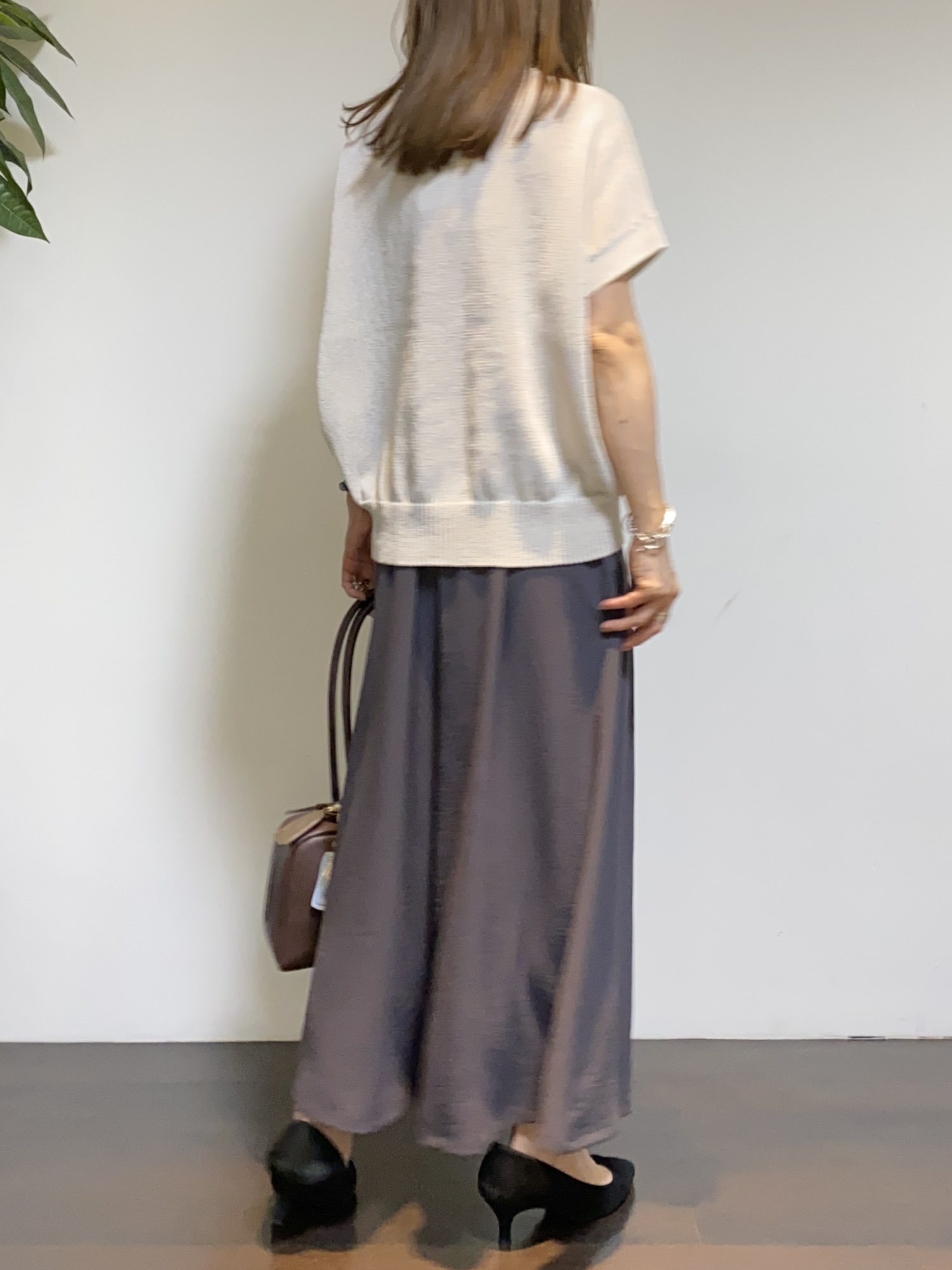 tomoさんの「UNTITLED｜【洗える/清涼感】ドライタッチスリーブレスカーディガン」を使ったコーディネート