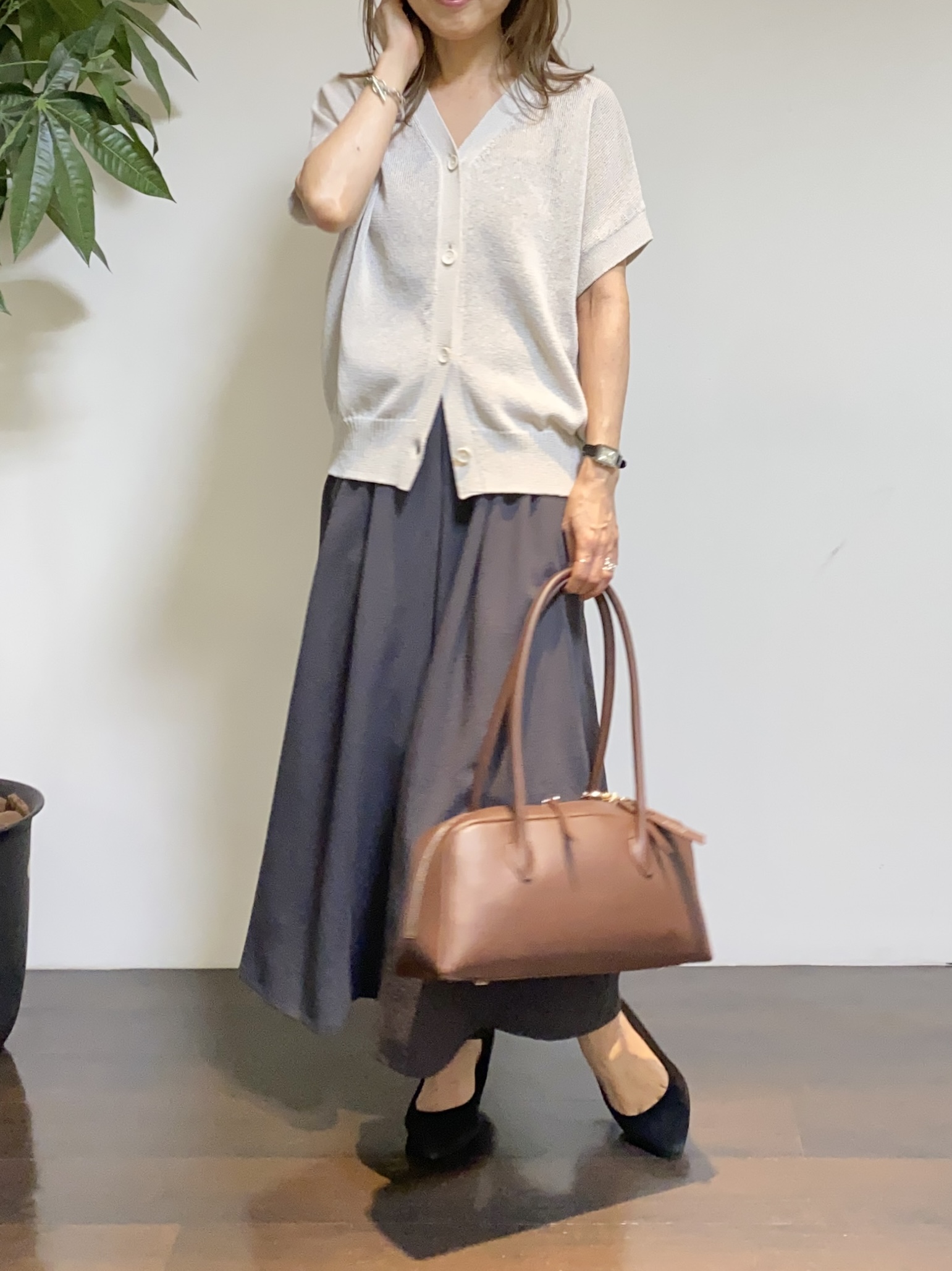 tomoさんの「UNTITLED｜【洗える/清涼感】ドライタッチスリーブレスカーディガン」を使ったコーディネート