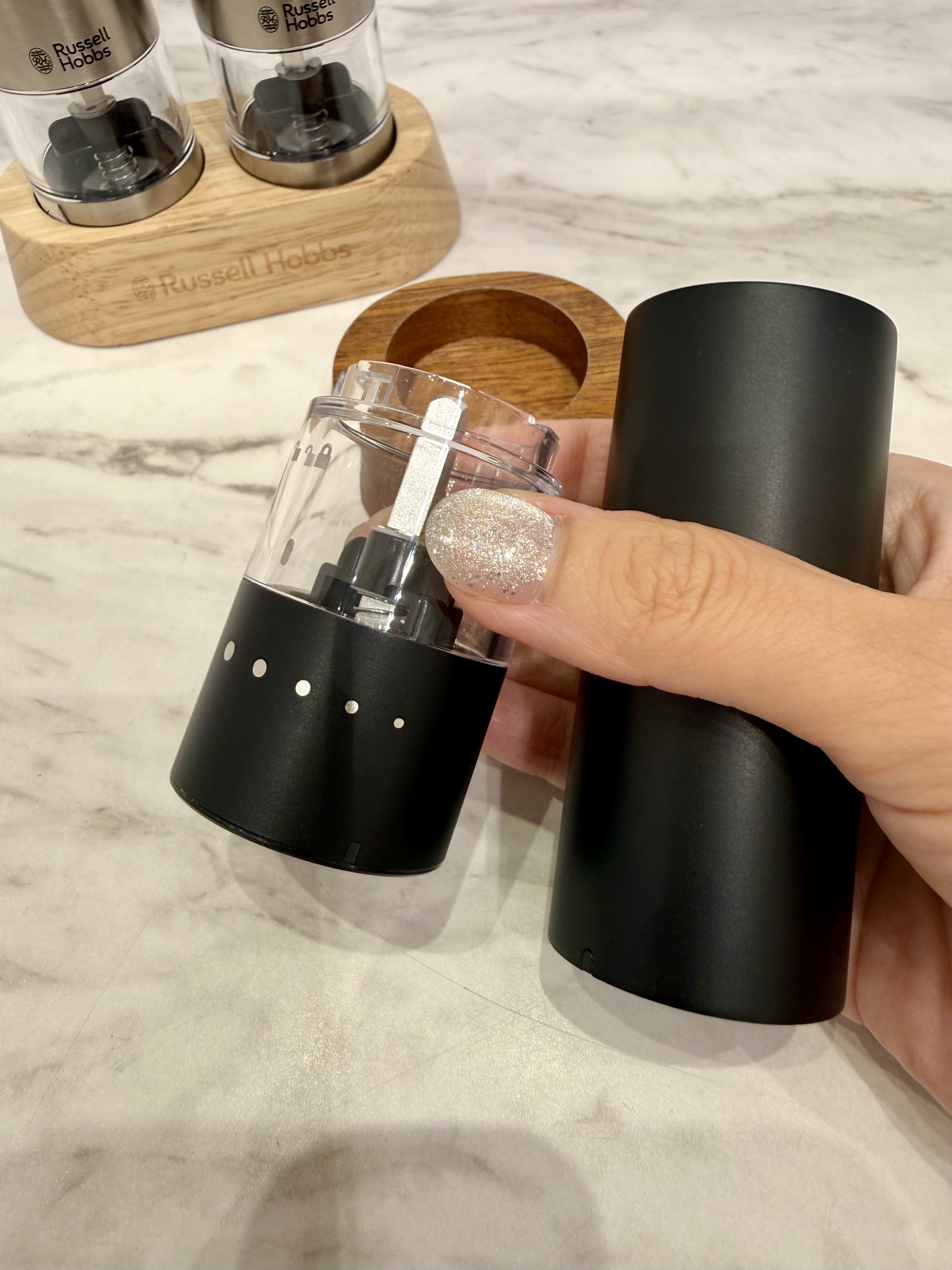 きのこさんの「212 KITCHEN STORE｜電動ミル ソルト＆ペッパー ミニ BK ＜Russell Hobbs  ラッセルホブス＞」を使ったコーディネート