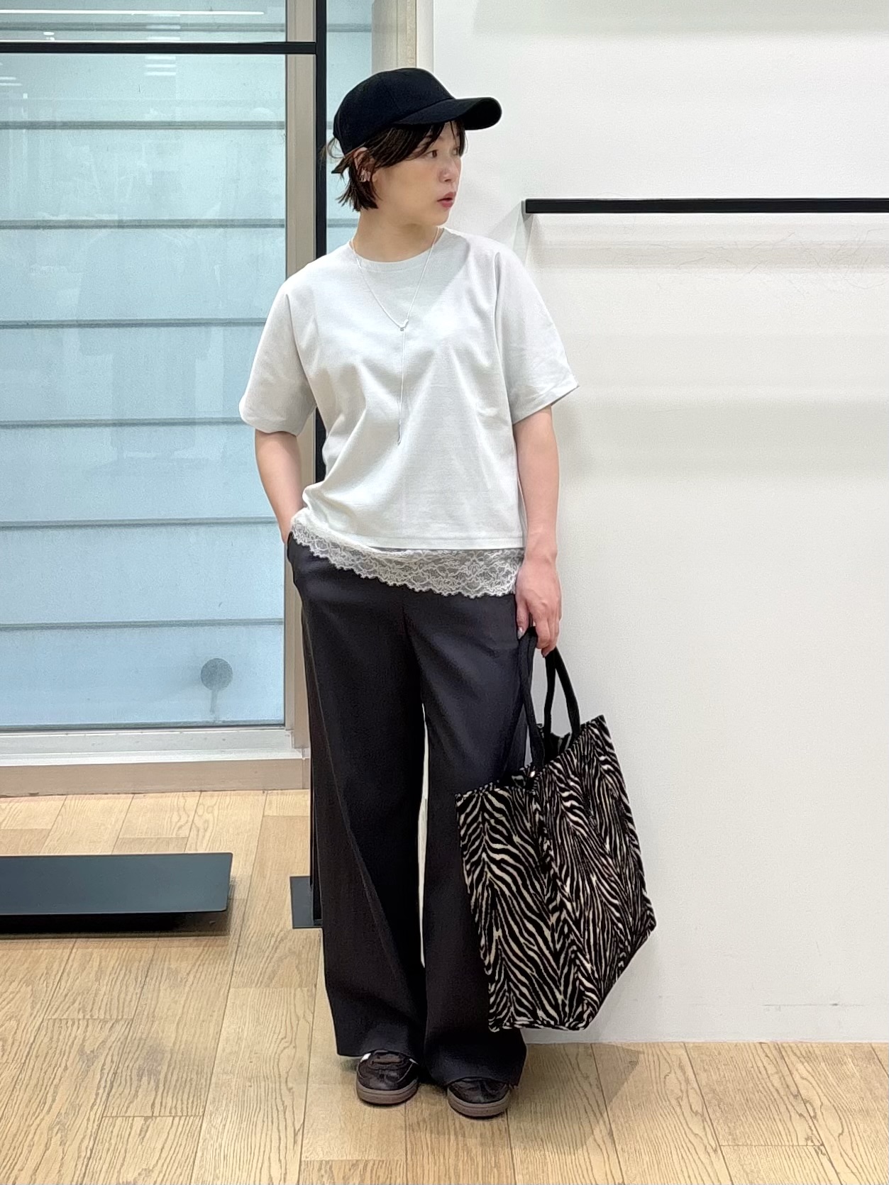 asamiさんの「INDIVI｜【汗ジミ防止／接触冷感】裾レースドルマンTシャツ」を使ったコーディネート