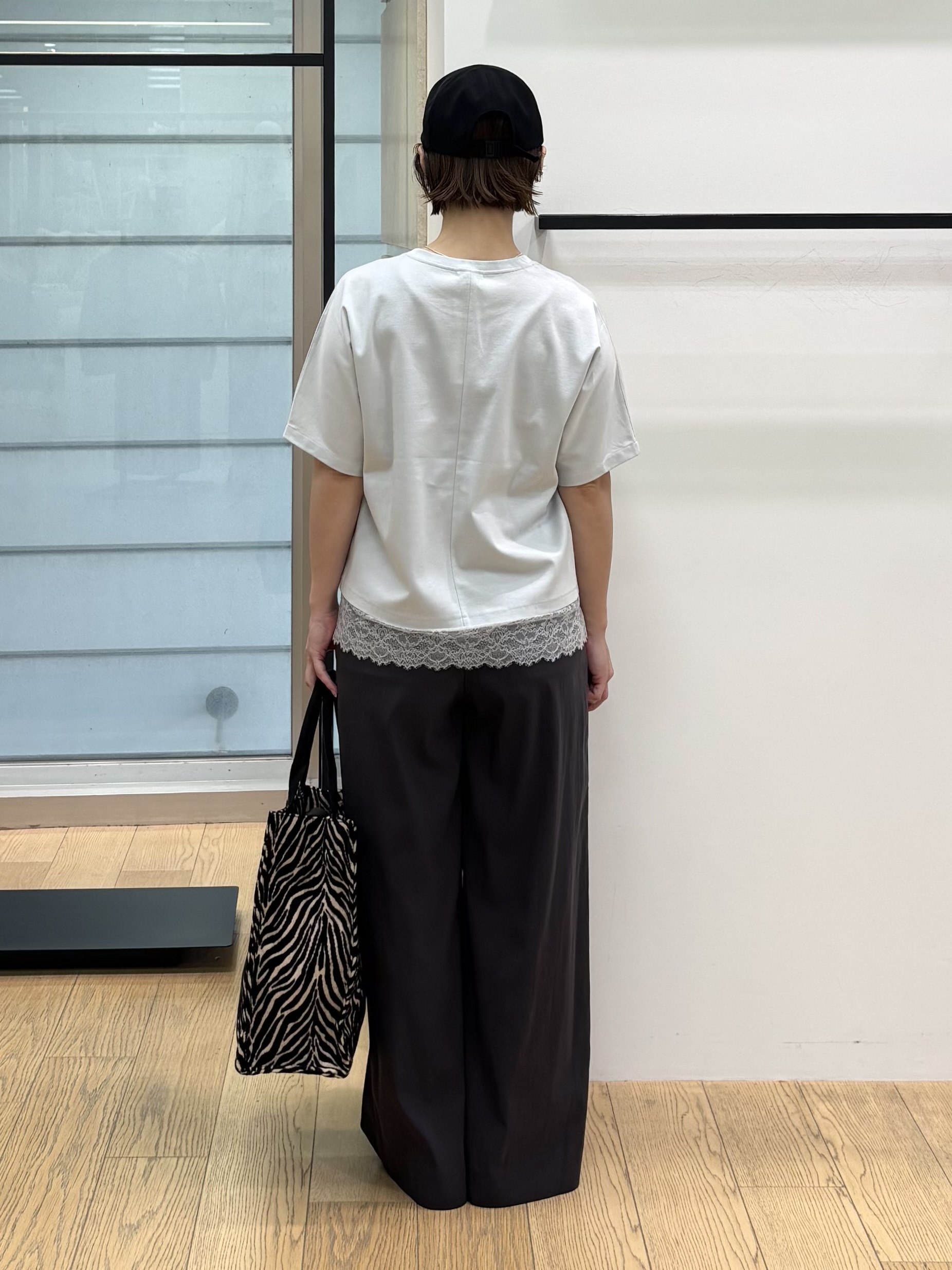 asamiさんの「INDIVI｜【汗ジミ防止／接触冷感】裾レースドルマンTシャツ」を使ったコーディネート