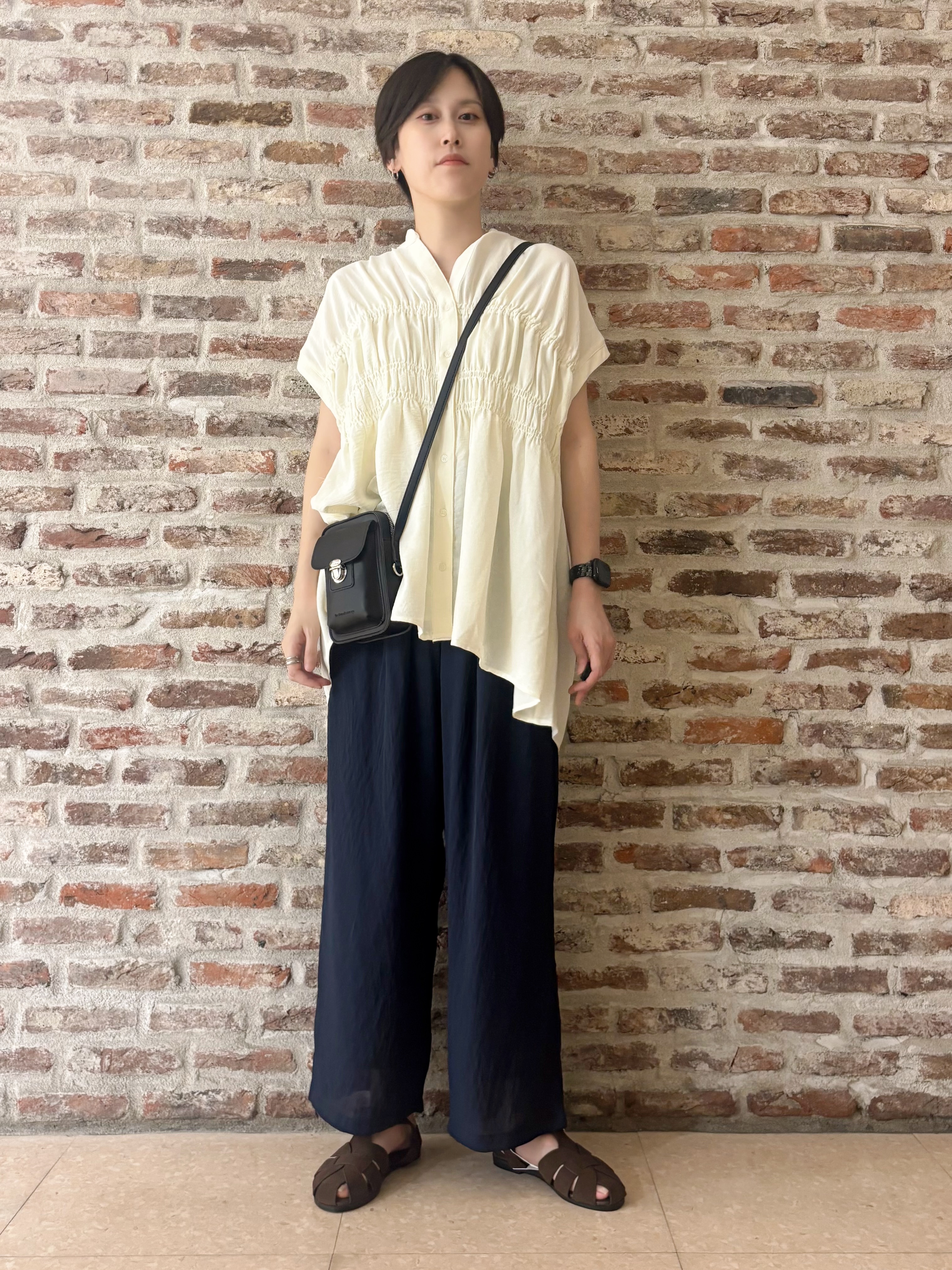 しばさんの「THE SHOP TK｜【夏に嬉しい多機能/体型カバー】ひんやりさらさら シャーリングブラウス」を使ったコーディネート