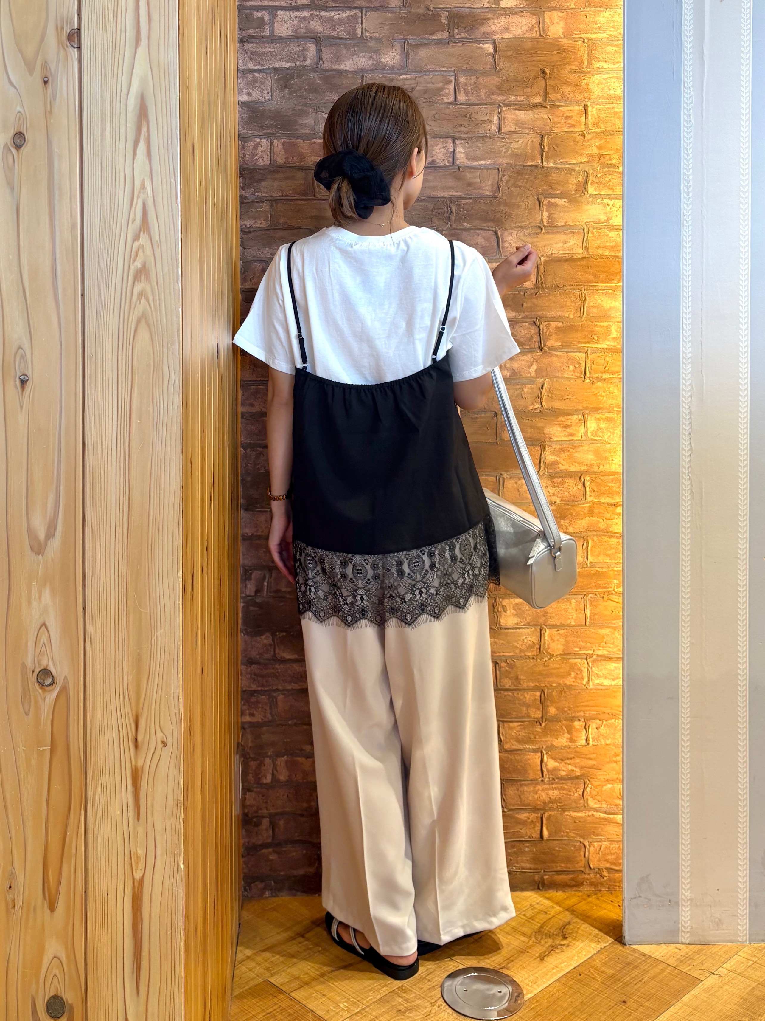 mieさんの「SHOO･LA･RUE｜【ひんやり/S-LL/洗濯機可】真夏に着たい 大人のベーシックカラープリントTシャツ」を使ったコーディネート