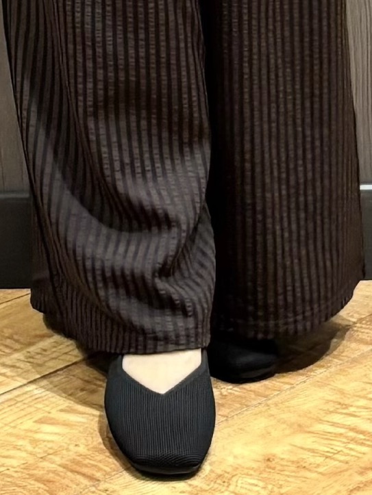 meiさんの「SHOO･LA･RUE｜【インせず着られる/洗濯後しわになりにくい】しぼしぼドルマンブラウス」を使ったコーディネート