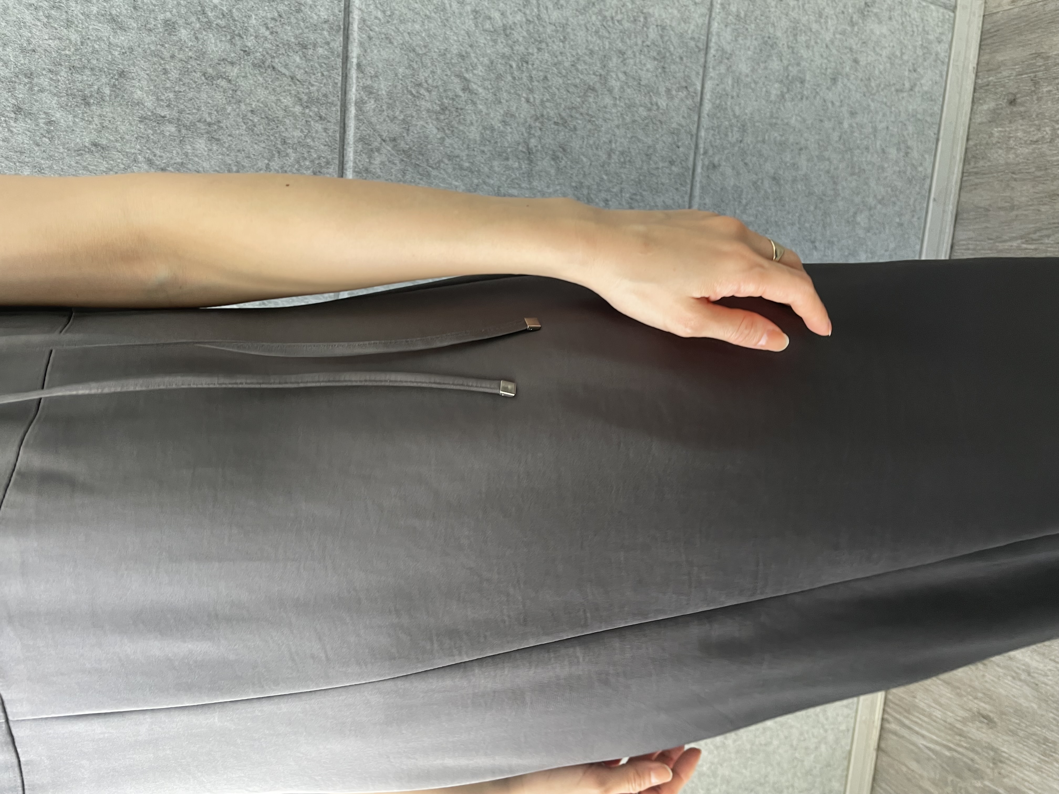 丸山加奈子さんの「CODE A｜ribbon satin dress」を使ったコーディネート