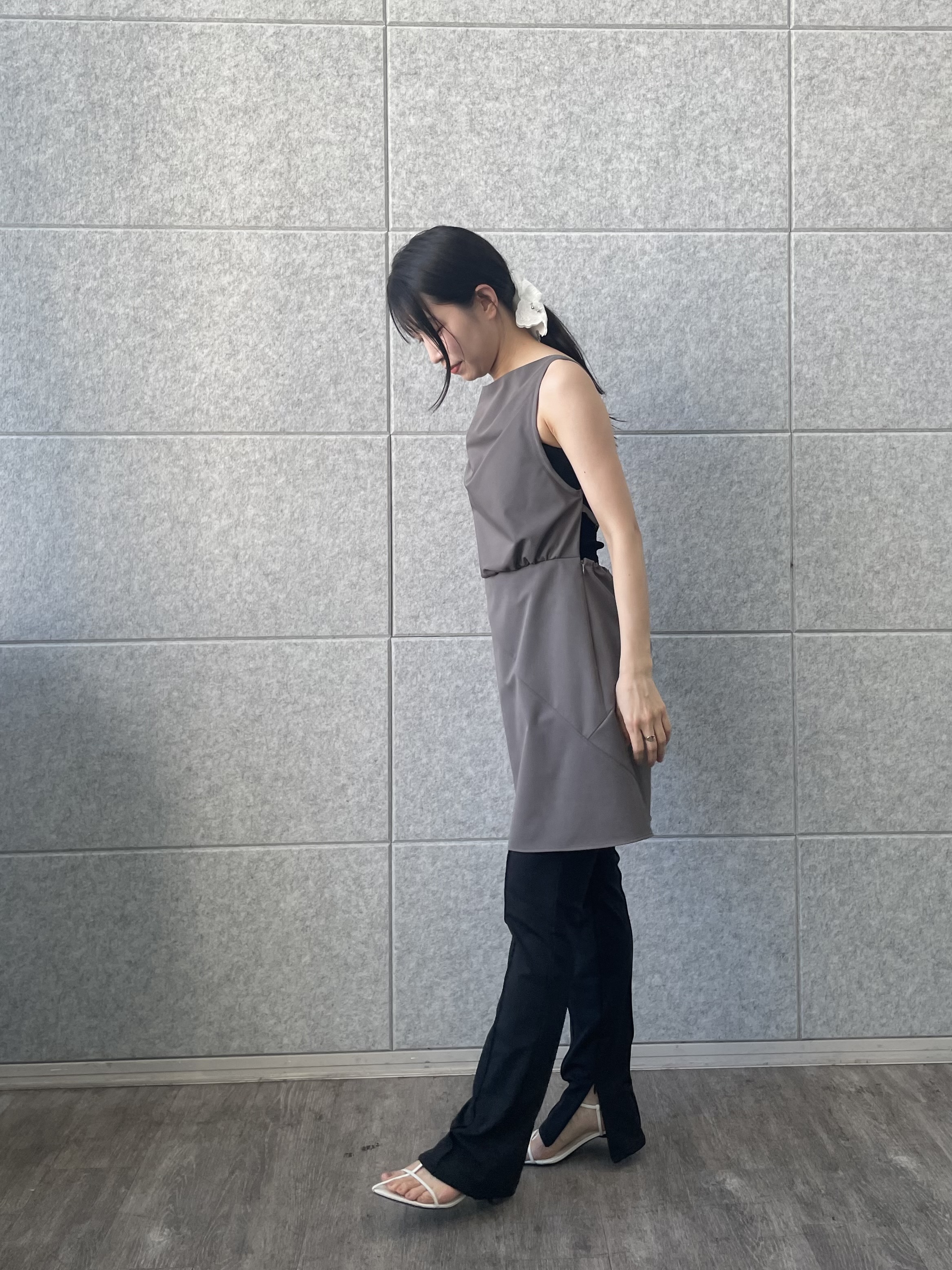 丸山加奈子さんの「CODE A｜apron dress」を使ったコーディネート