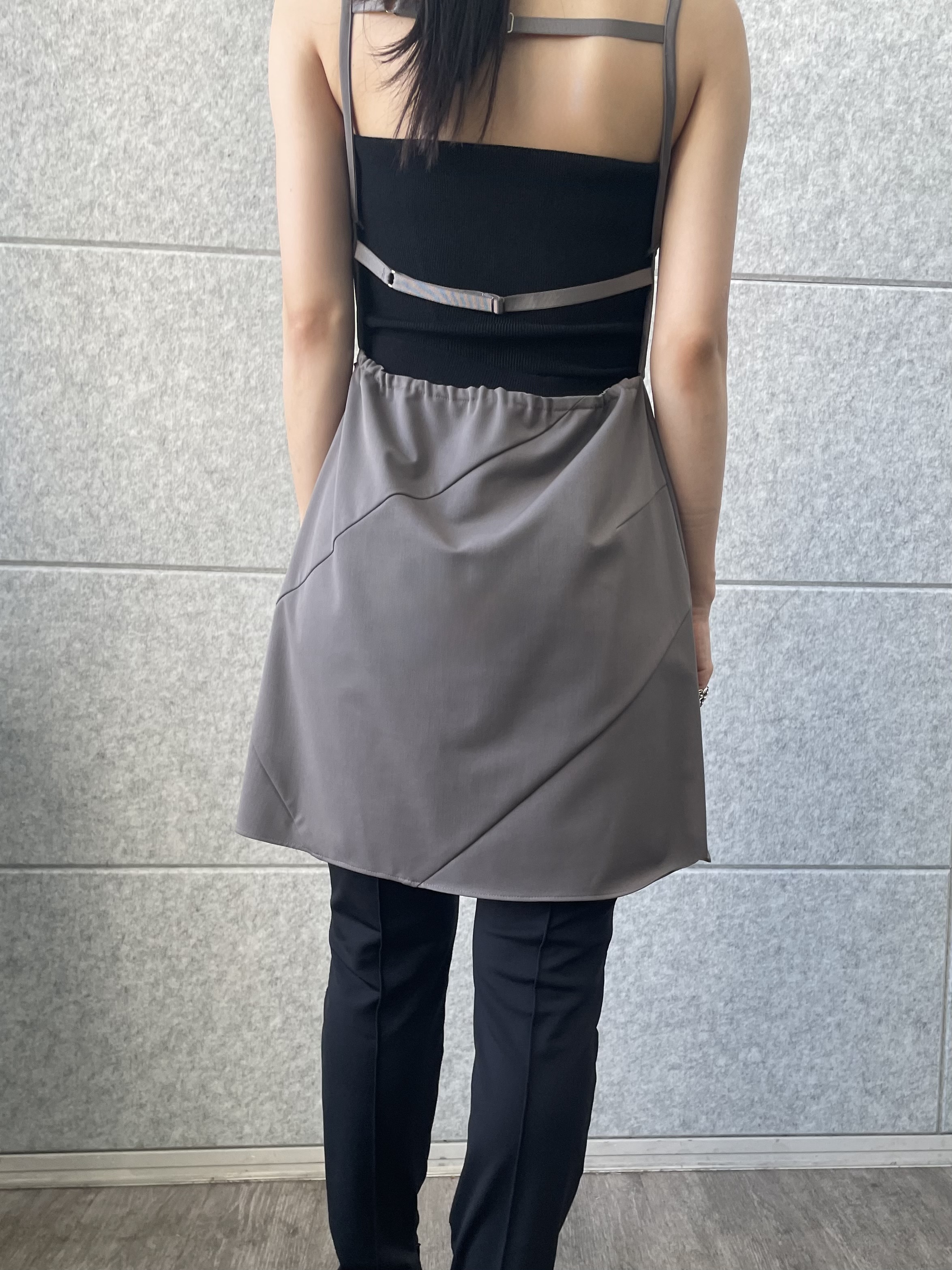 丸山加奈子さんの「CODE A｜apron dress」を使ったコーディネート