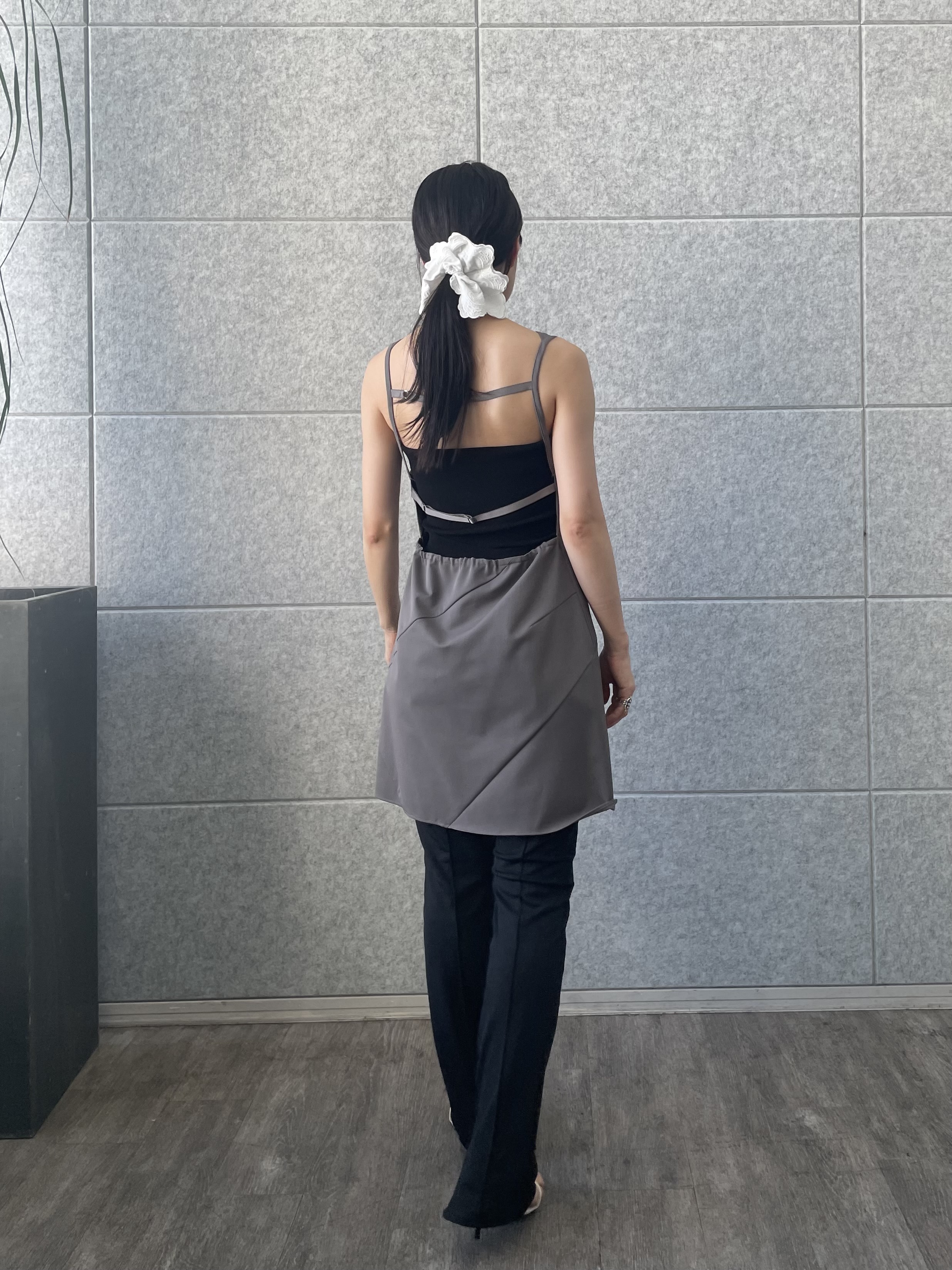 丸山加奈子さんの「CODE A｜apron dress」を使ったコーディネート