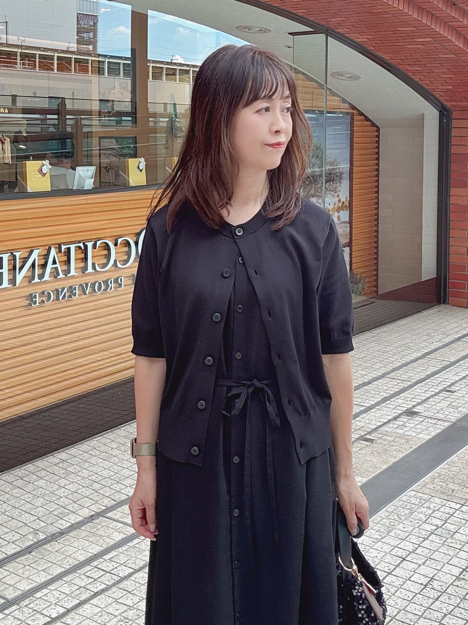 makiさんの「UNTITLED｜【すっきり秋羽織り/前開きボタン】ドライタッチ5分袖カーディガン」を使ったコーディネート