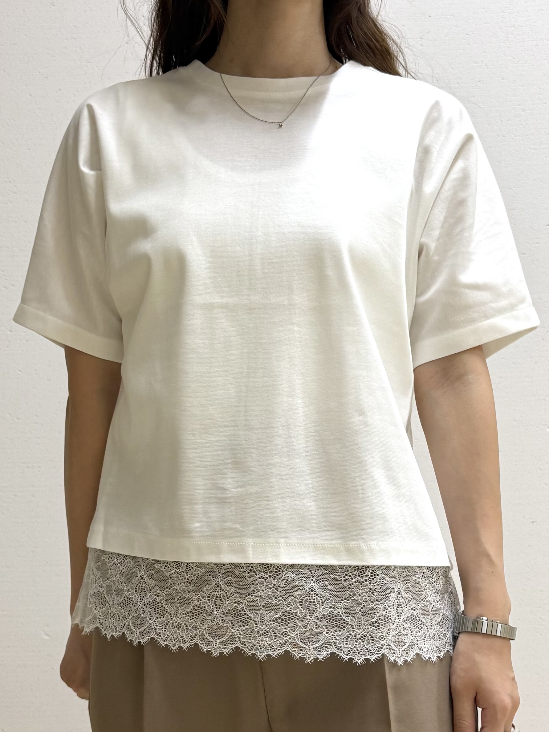 mamiさんの「INDIVI｜【汗ジミ防止／接触冷感】裾レースドルマンTシャツ」を使ったコーディネート