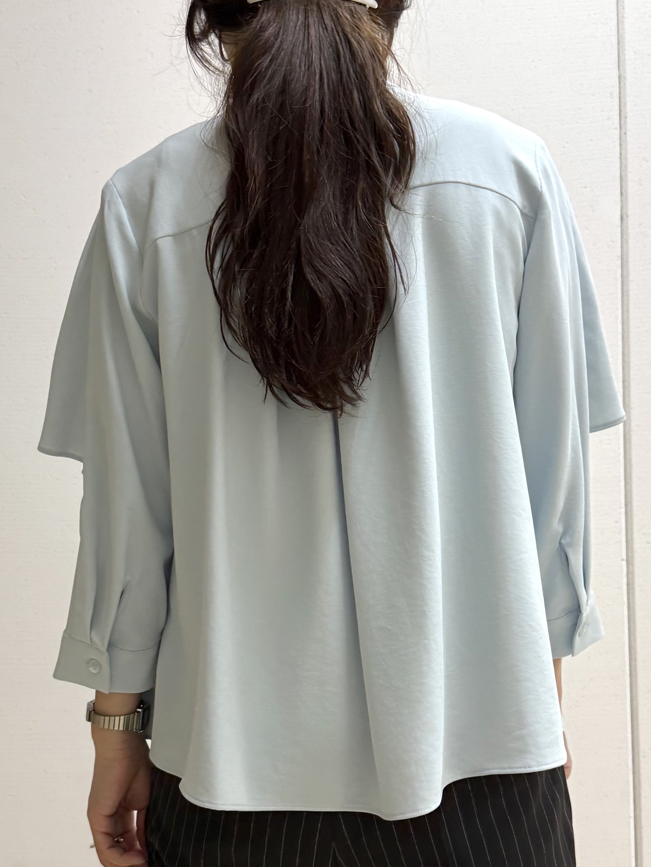 mamiさんの「INDIVI｜【接触冷感/UVケア/夏羽織り/着る日傘】ケープ風ブラウス」を使ったコーディネート