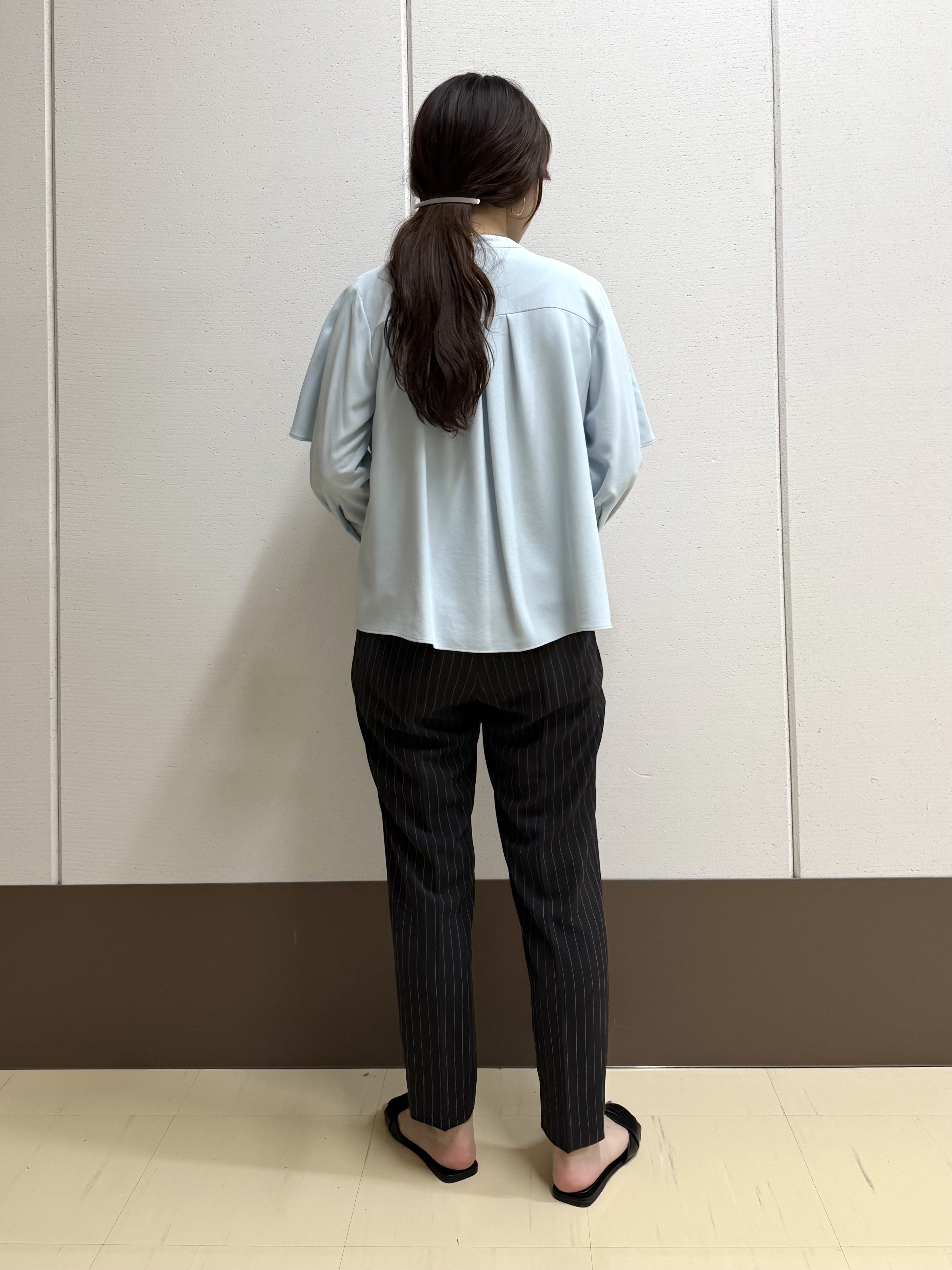 mamiさんの「INDIVI｜【接触冷感/UVケア/夏羽織り/着る日傘】ケープ風ブラウス」を使ったコーディネート