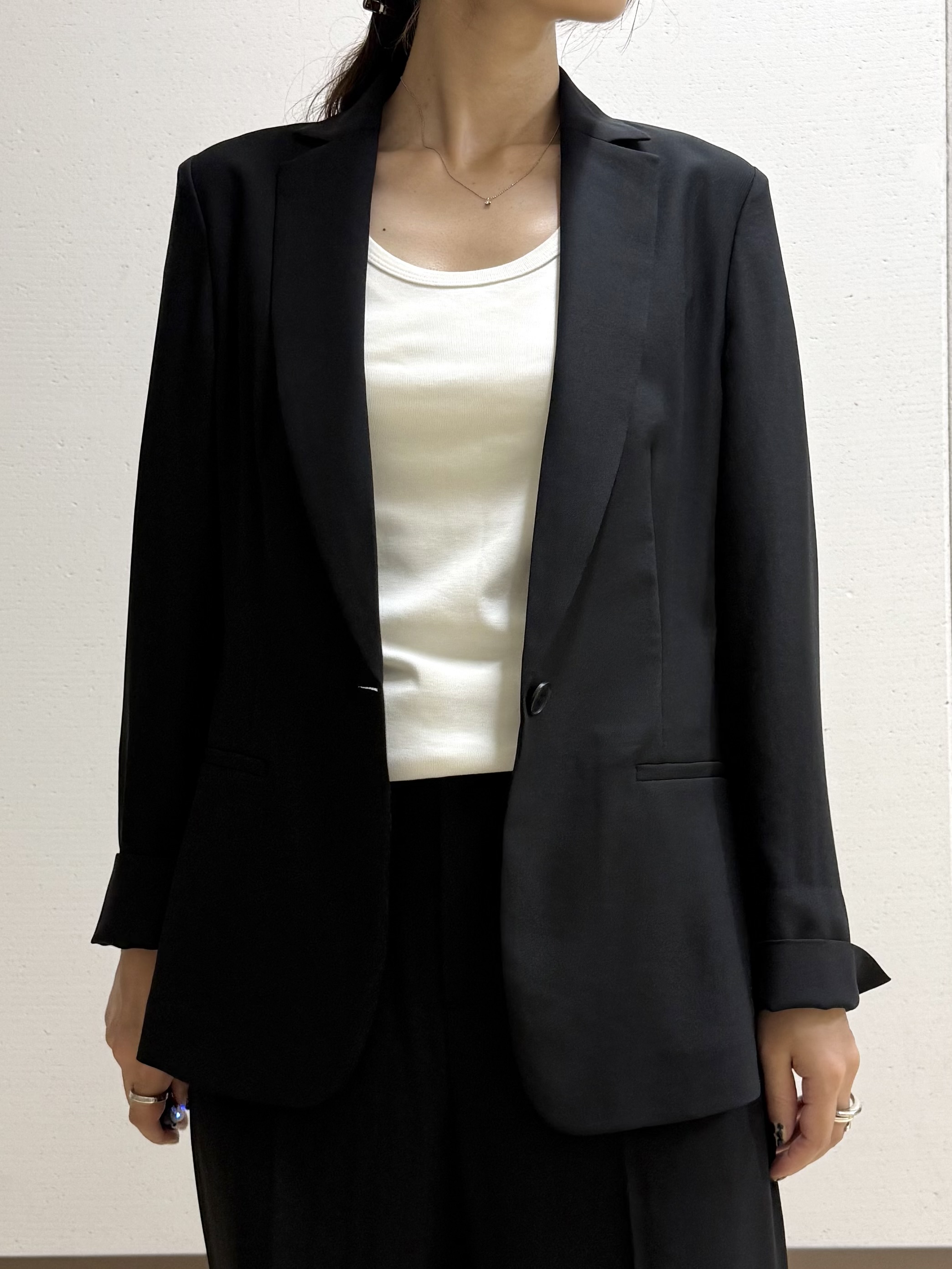 mamiさんの「INDIVI｜【接触冷感/UVケア/着る日傘】 テーラードジャケット」を使ったコーディネート