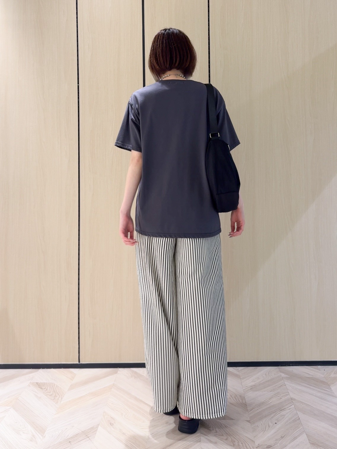 𝐜𝐡𝐢𝐤𝐚さんの「SHOO･LA･RUE｜【ひんやり/S-LL】選べる4柄　デイリー使いにぴったりな 大人の頼れるTシャツ」を使ったコーディネート