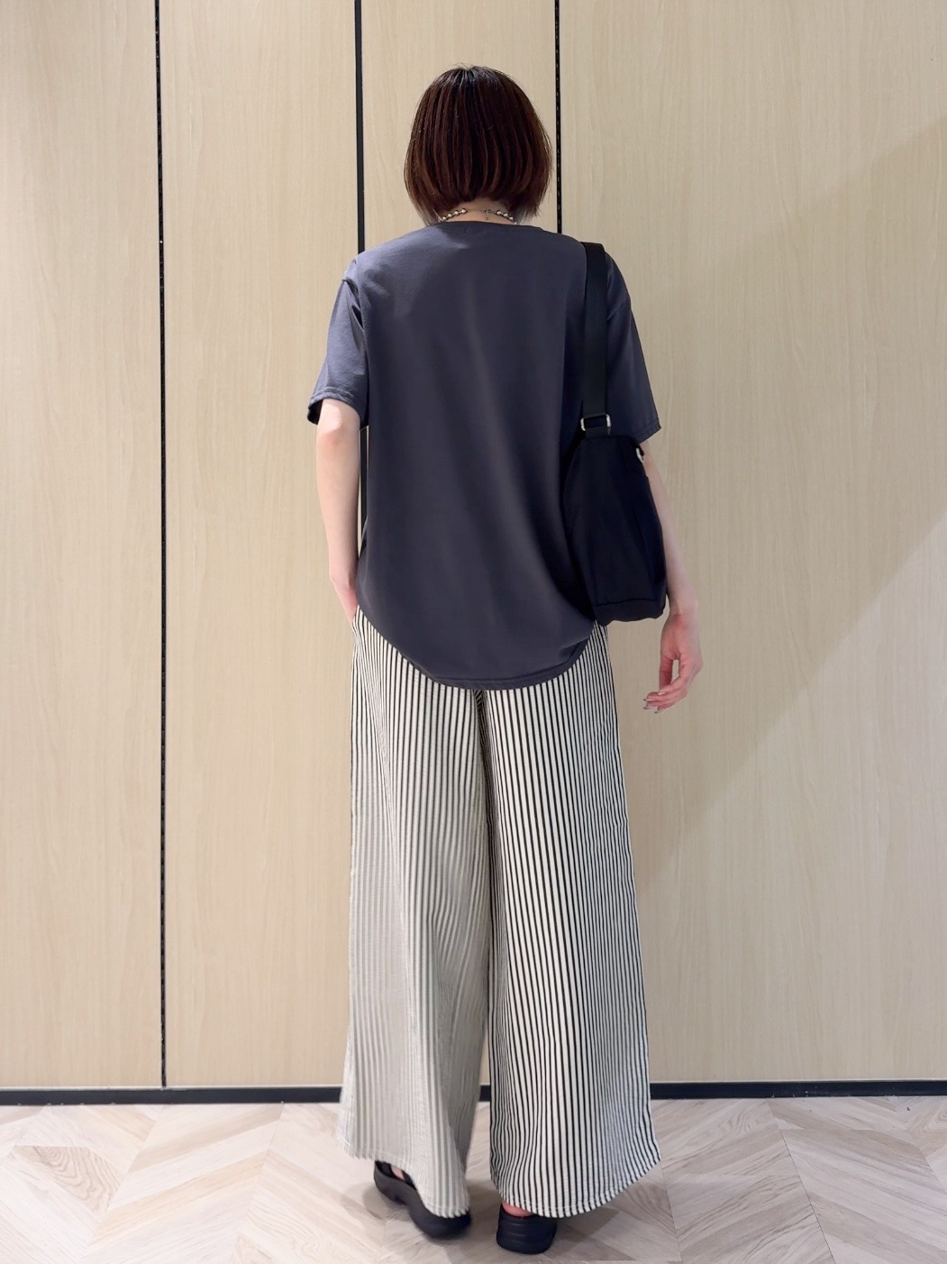 𝐜𝐡𝐢𝐤𝐚さんの「SHOO･LA･RUE｜【ひんやり/S-LL】選べる4柄　デイリー使いにぴったりな 大人の頼れるTシャツ」を使ったコーディネート