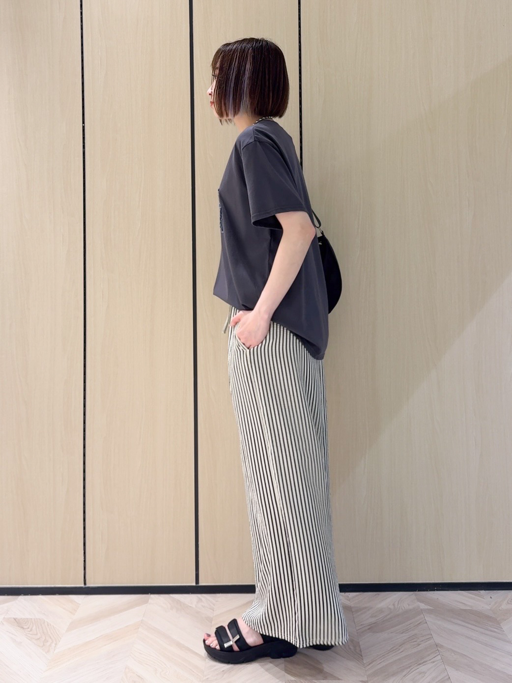 𝐜𝐡𝐢𝐤𝐚さんの「SHOO･LA･RUE｜【ひんやり/S-LL】選べる4柄　デイリー使いにぴったりな 大人の頼れるTシャツ」を使ったコーディネート