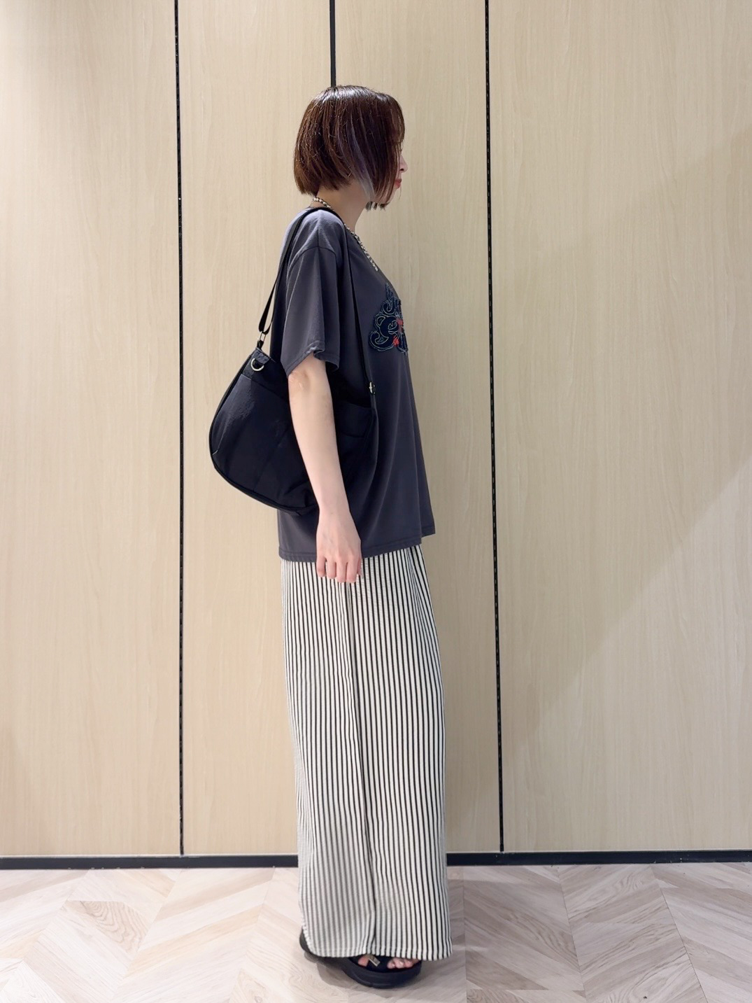 𝐜𝐡𝐢𝐤𝐚さんの「SHOO･LA･RUE｜【ひんやり/S-LL】選べる4柄　デイリー使いにぴったりな 大人の頼れるTシャツ」を使ったコーディネート