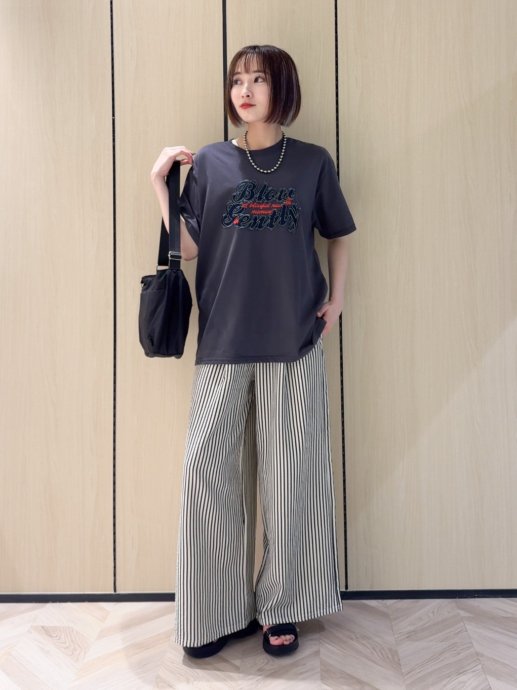 𝐜𝐡𝐢𝐤𝐚さんの「SHOO･LA･RUE｜【ひんやり/S-LL】選べる4柄　デイリー使いにぴったりな 大人の頼れるTシャツ」を使ったコーディネート