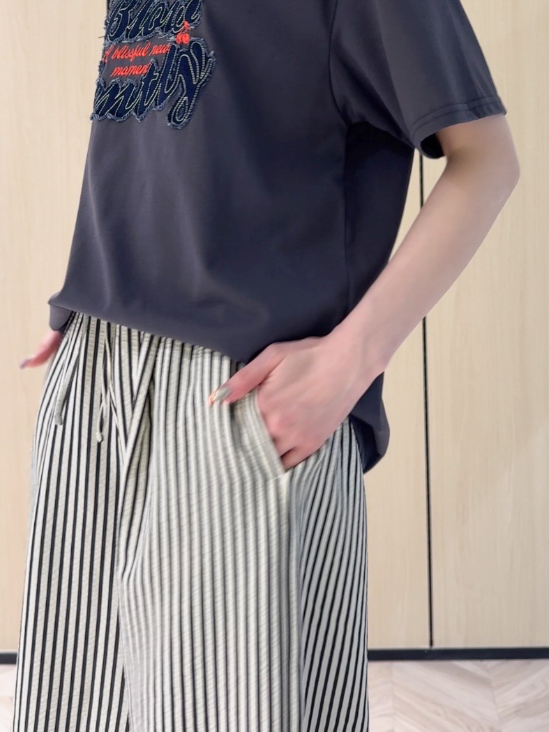 𝐜𝐡𝐢𝐤𝐚さんの「SHOO･LA･RUE｜【ひんやり/S-LL】選べる4柄　デイリー使いにぴったりな 大人の頼れるTシャツ」を使ったコーディネート