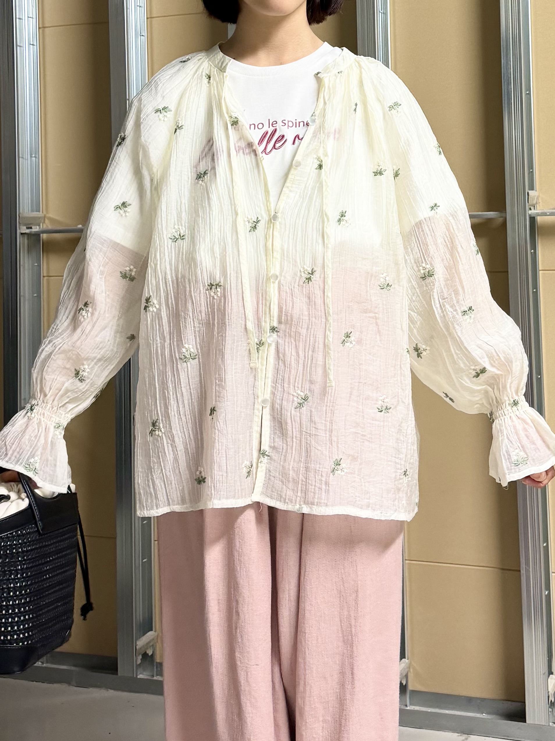 sahoさんの「THE SHOP TK｜華やぎを添える 花柄刺繍ブラウス」を使ったコーディネート