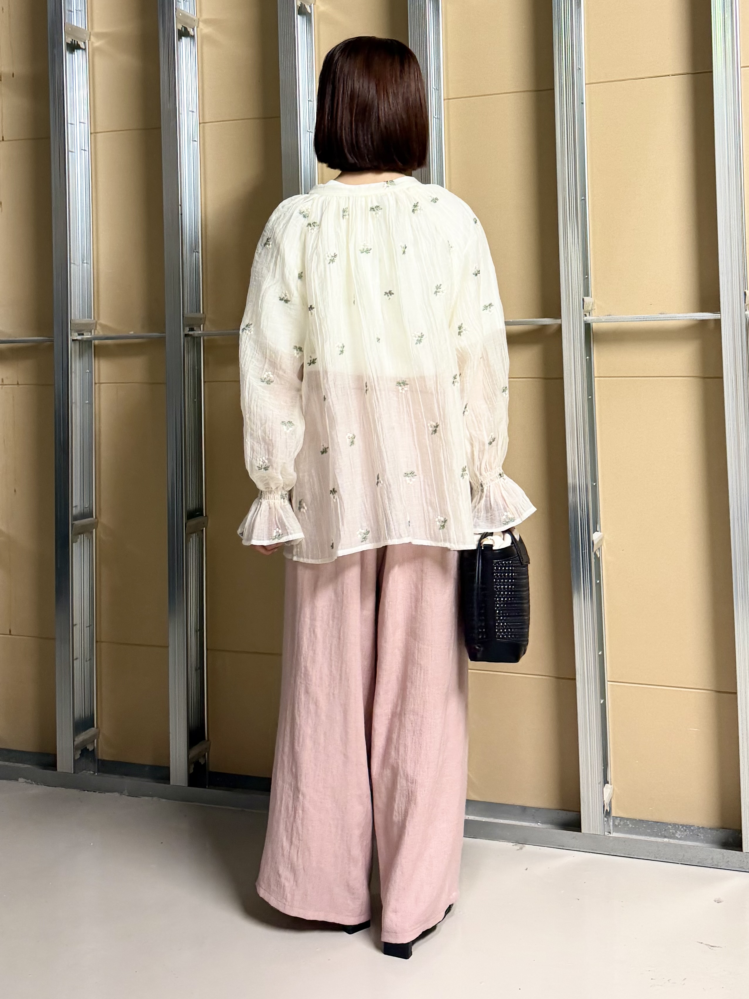 sahoさんの「THE SHOP TK｜華やぎを添える 花柄刺繍ブラウス」を使ったコーディネート