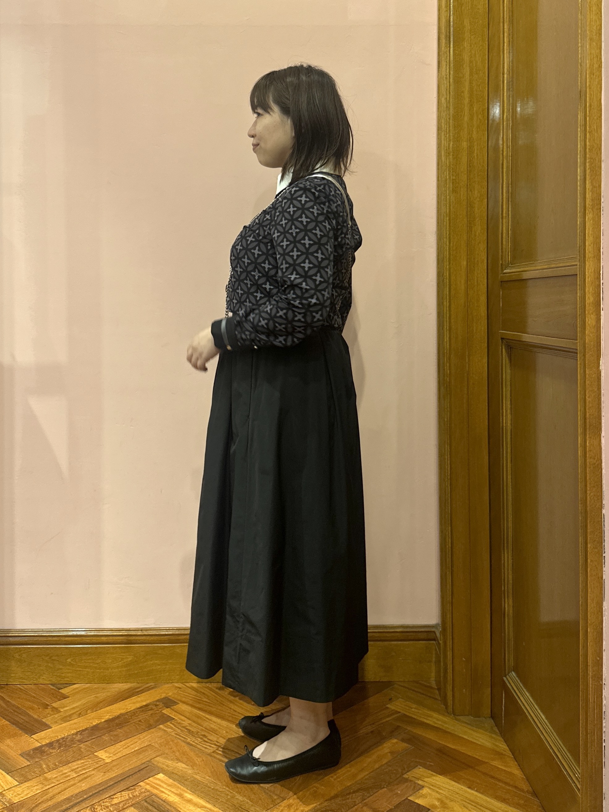 komatsuさんの「DRESSTERIOR｜オーバーラップサークル クレリックブラウス」を使ったコーディネート