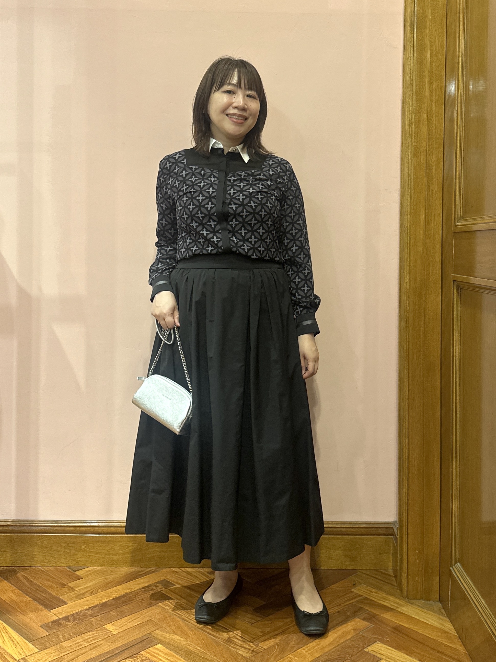 komatsuさんの「DRESSTERIOR｜オーバーラップサークル クレリックブラウス」を使ったコーディネート