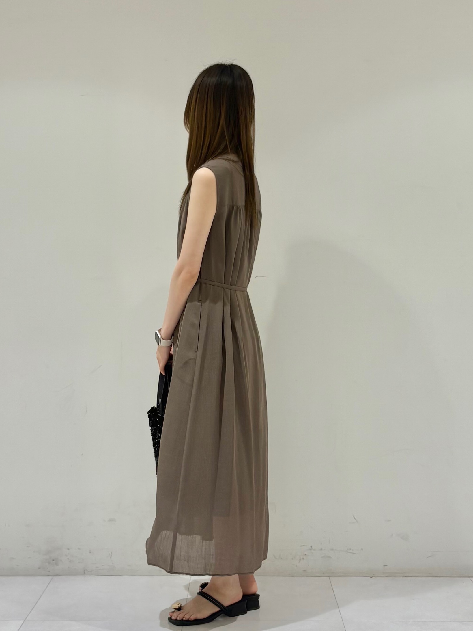 kyokaさんの「UNTITLED｜【通気性/前開きボタン】シアーVネックワンピース」を使ったコーディネート