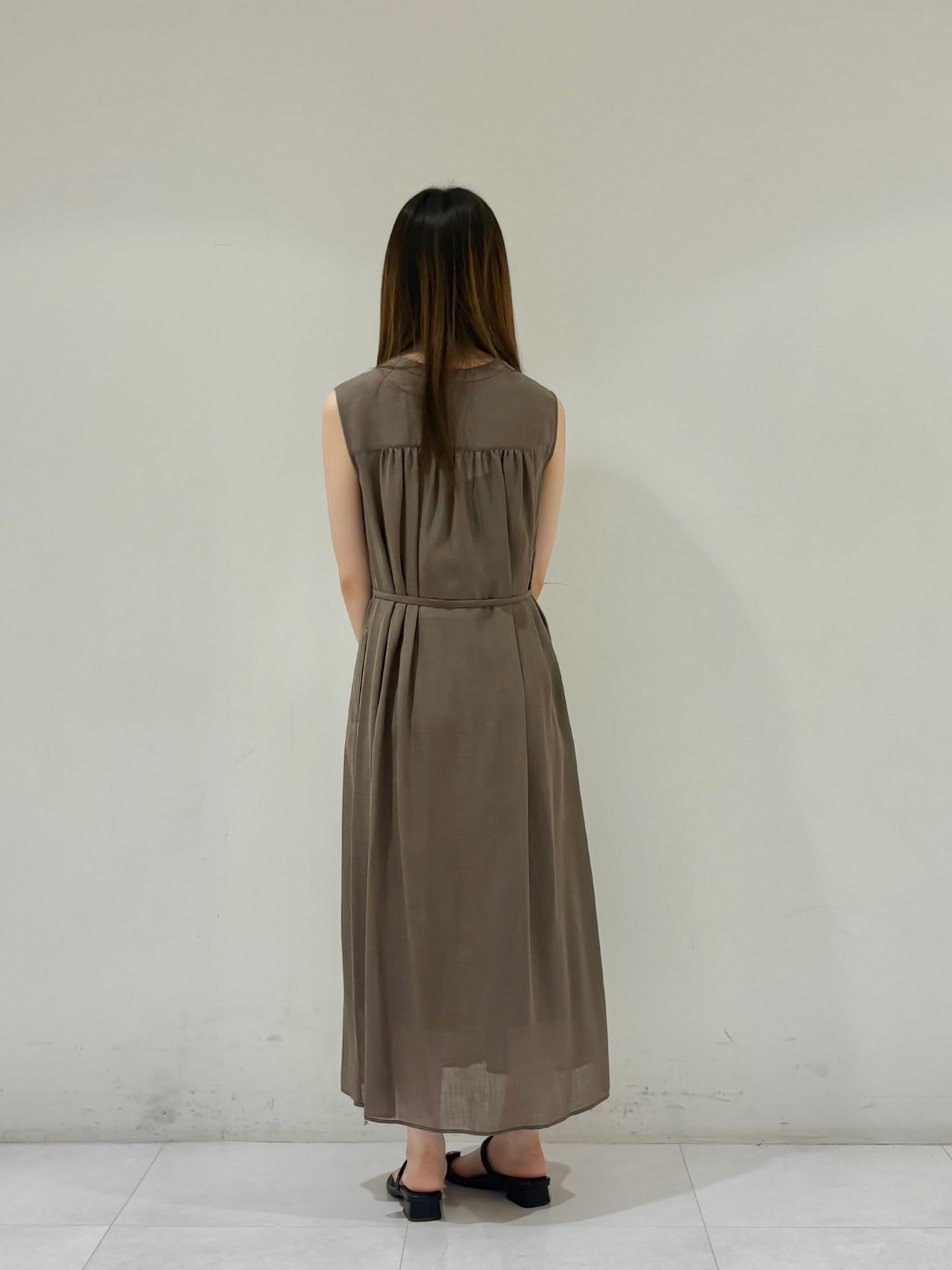 kyokaさんの「UNTITLED｜【通気性/前開きボタン】シアーVネックワンピース」を使ったコーディネート
