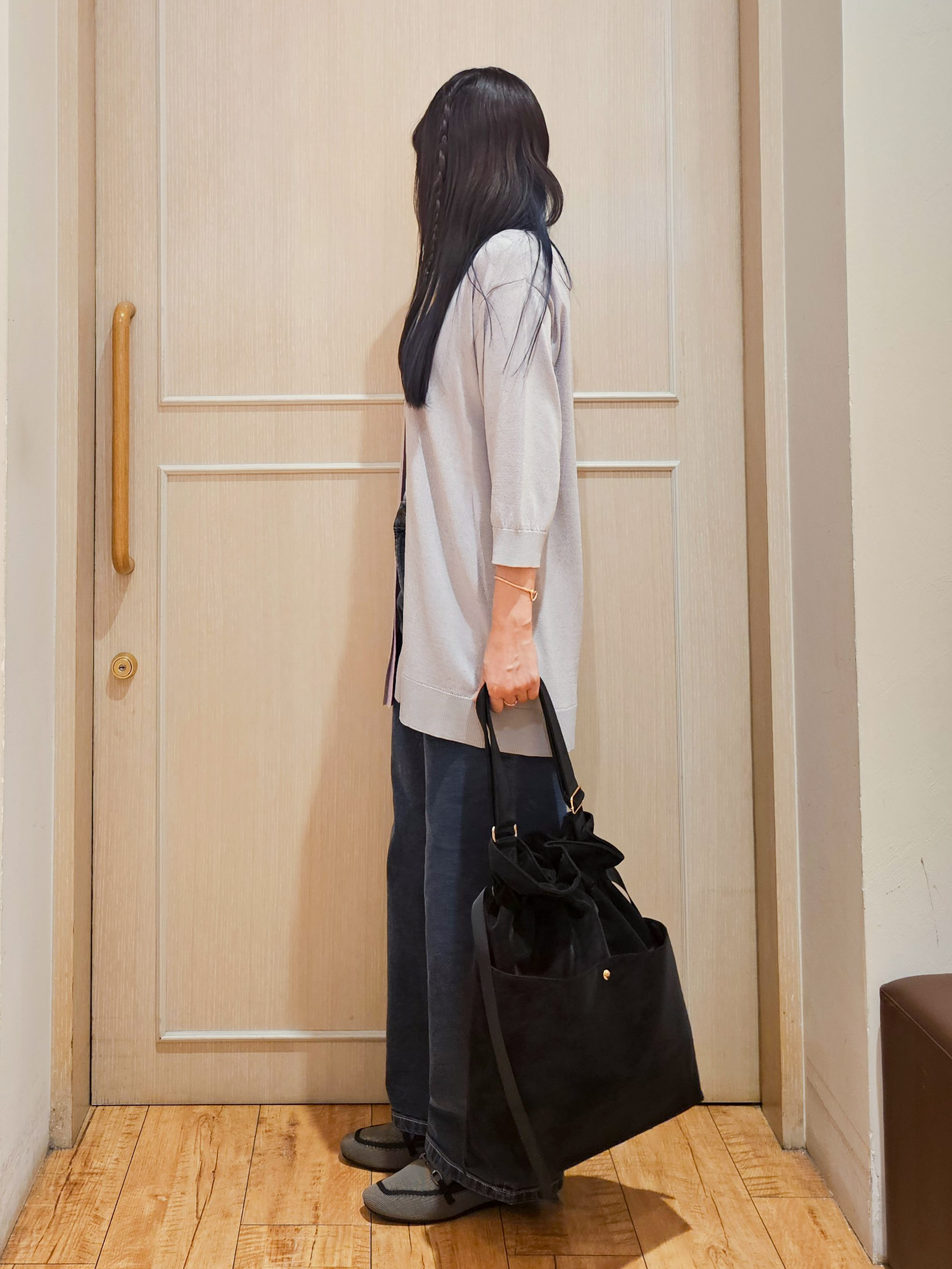ゆゆさんの「SHOO･LA･RUE｜【お袖丈選べる/UV/毛玉になりにくい】配色デザインがポイント ひんやりボタンレスカーディガン」を使ったコーディネート