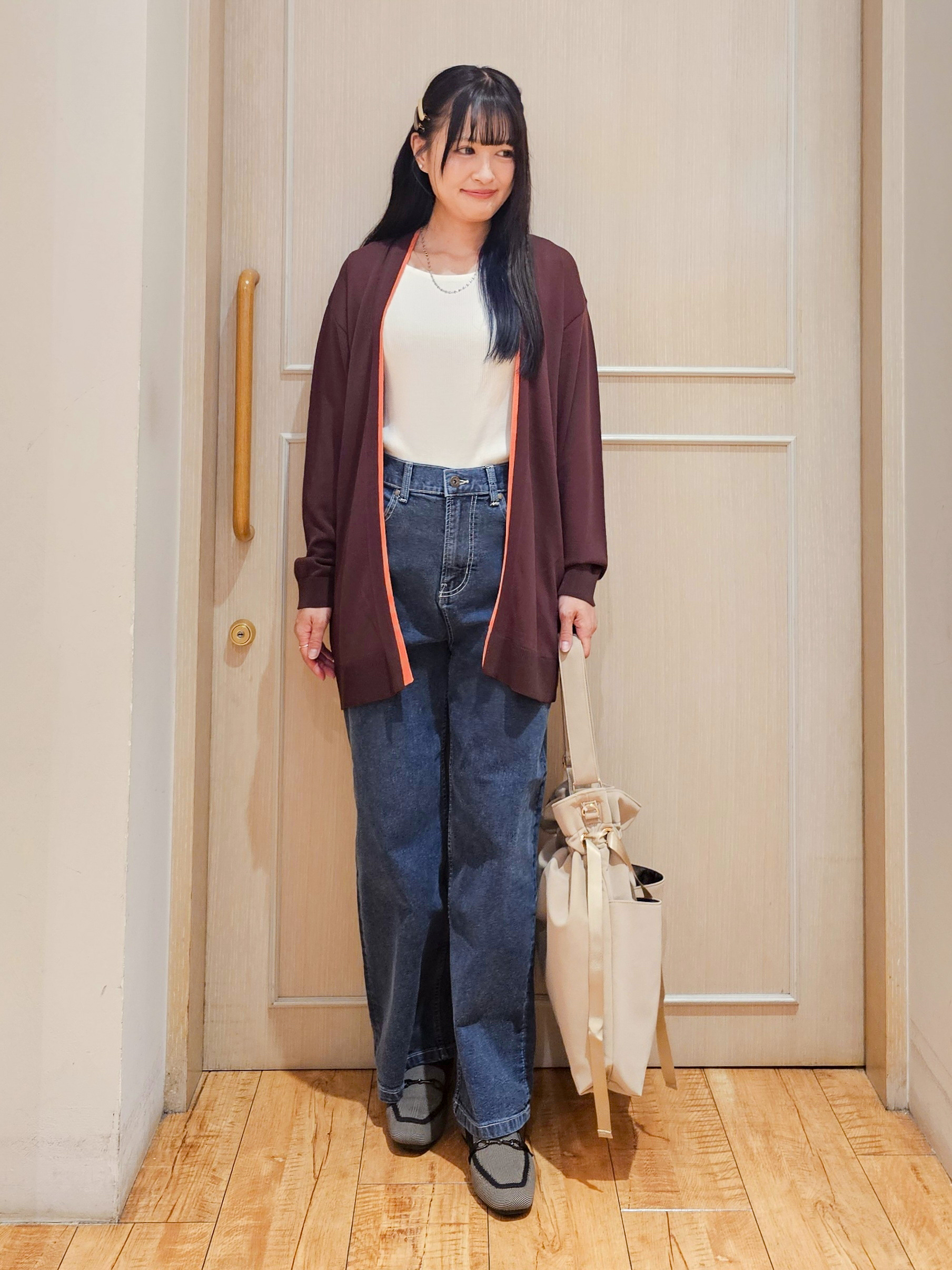 ゆゆさんの「SHOO･LA･RUE｜【お袖丈選べる/UV/毛玉になりにくい】配色デザインがポイント ひんやりボタンレスカーディガン」を使ったコーディネート