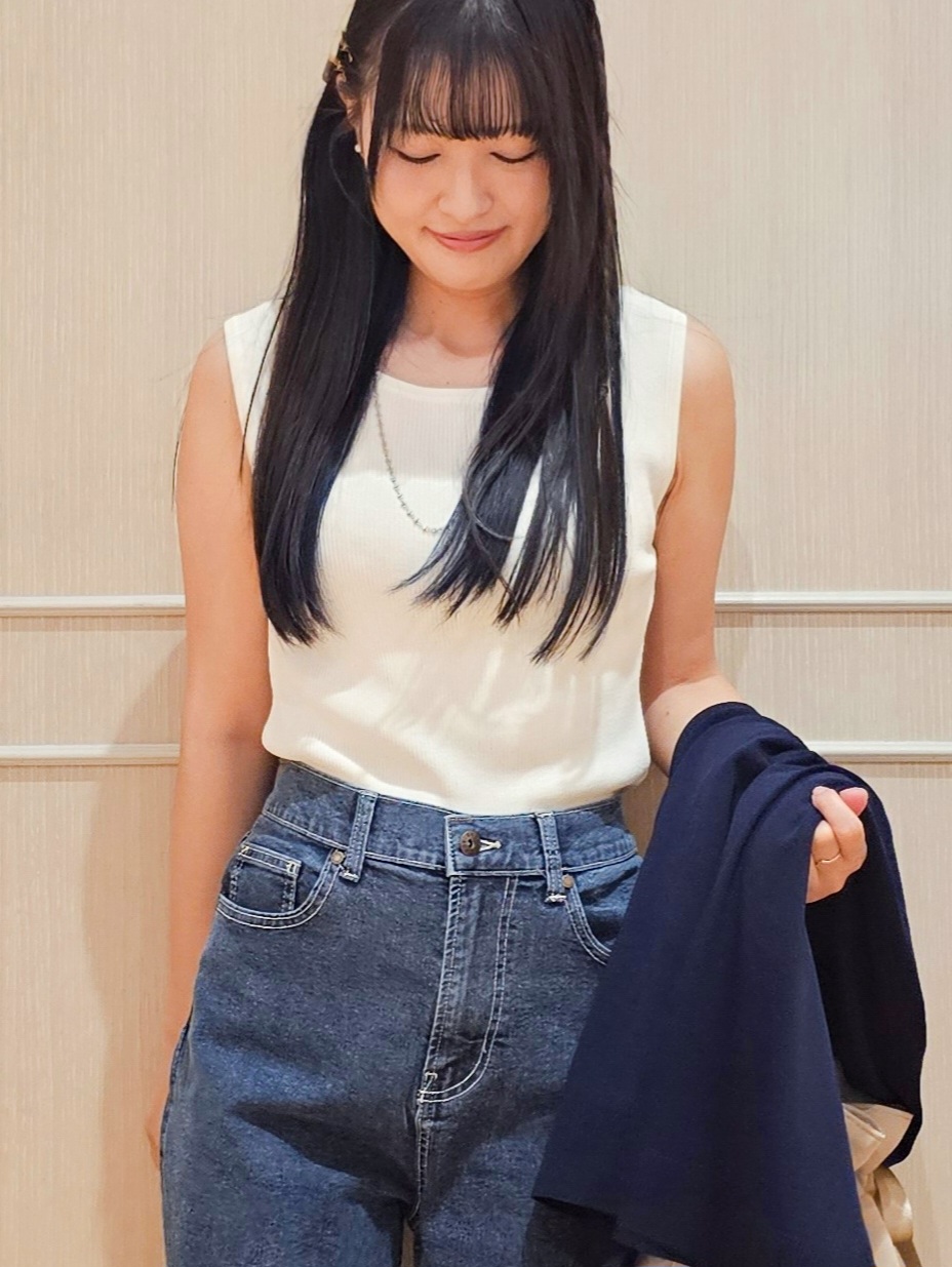 ゆゆさんの「SHOO･LA･RUE｜【お袖丈選べる/UV/毛玉になりにくい】配色デザインがポイント ひんやりボタンレスカーディガン」を使ったコーディネート